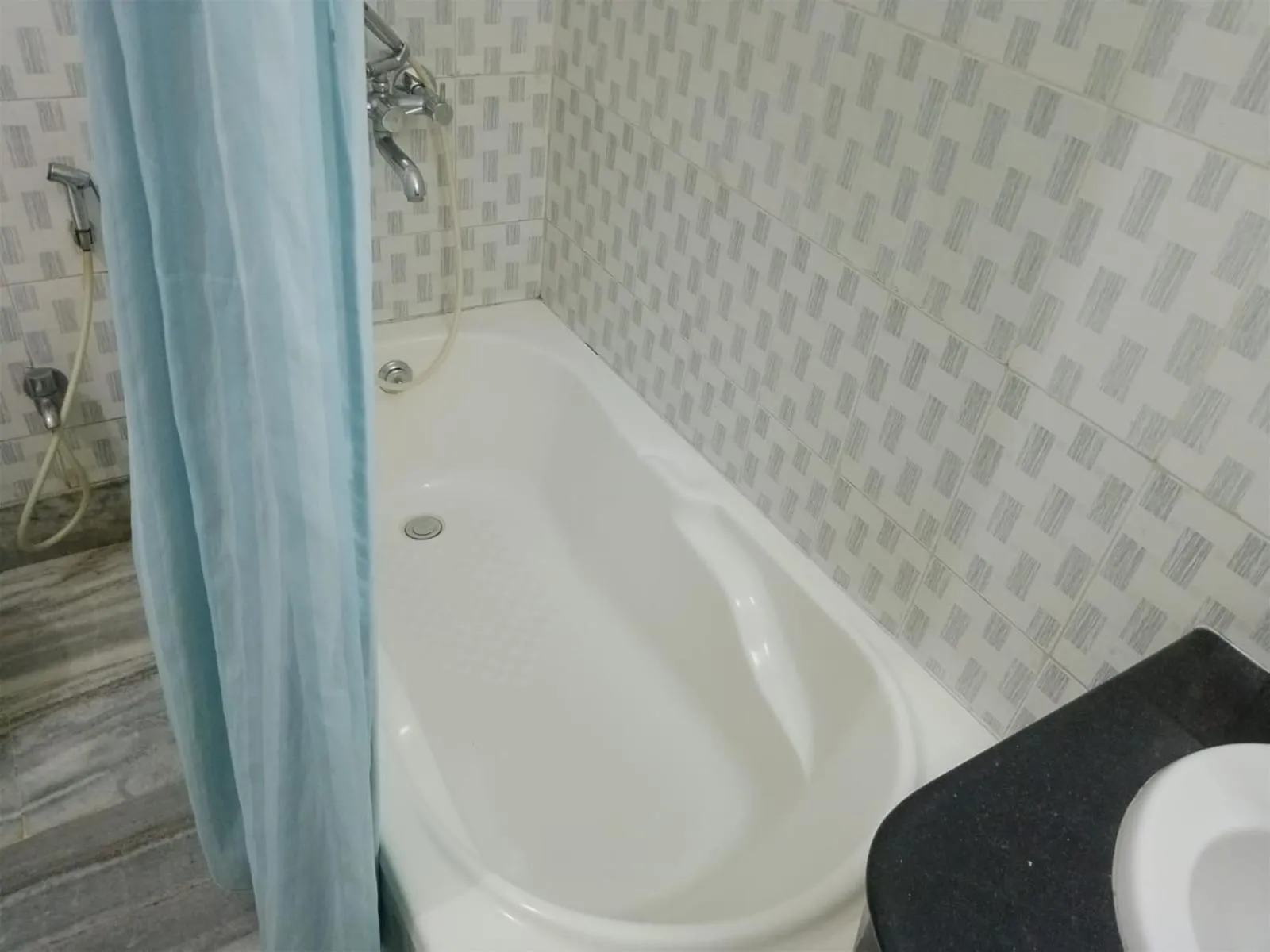 Bath in Hotel Priya Palace