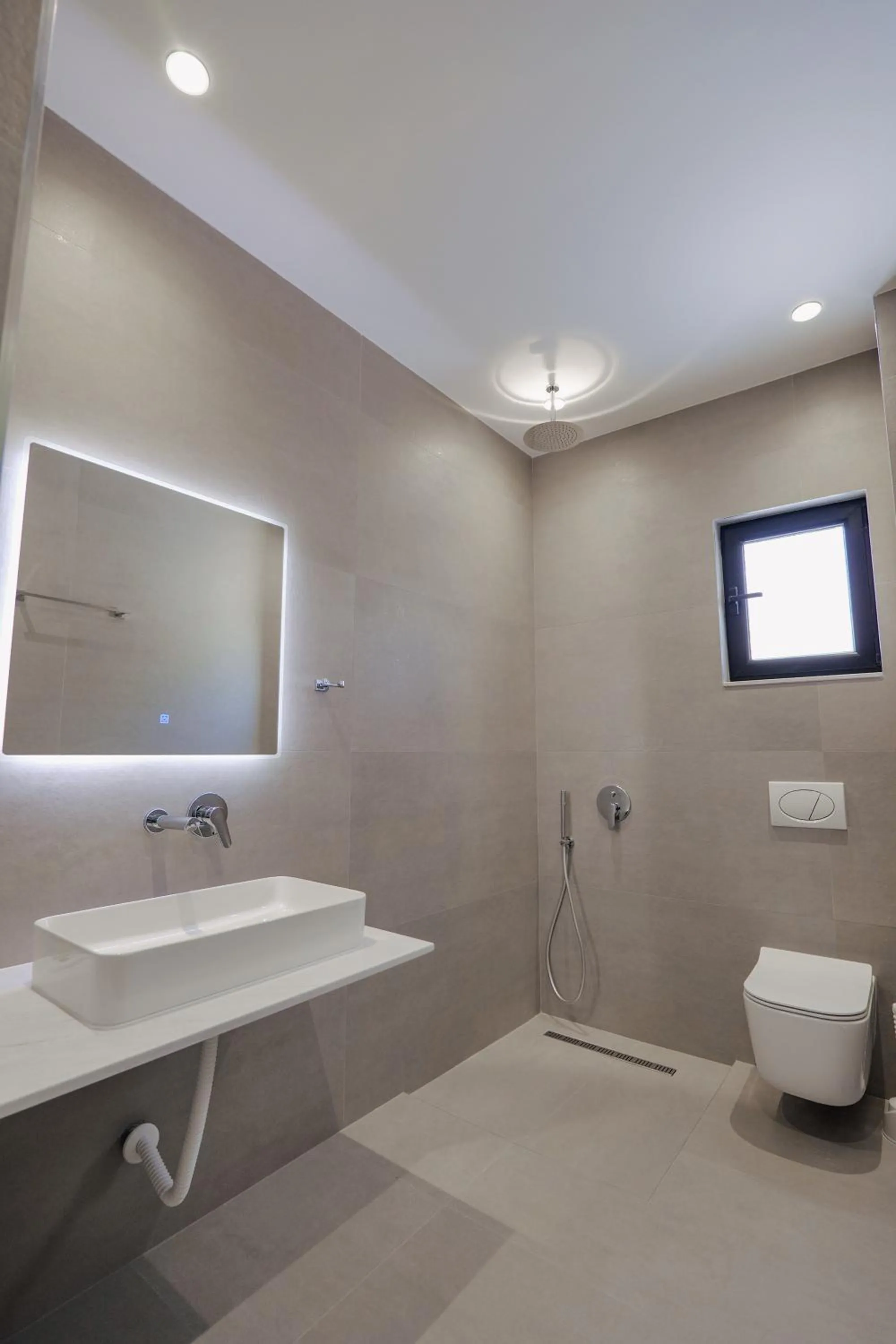 Shower in Hotel Edola