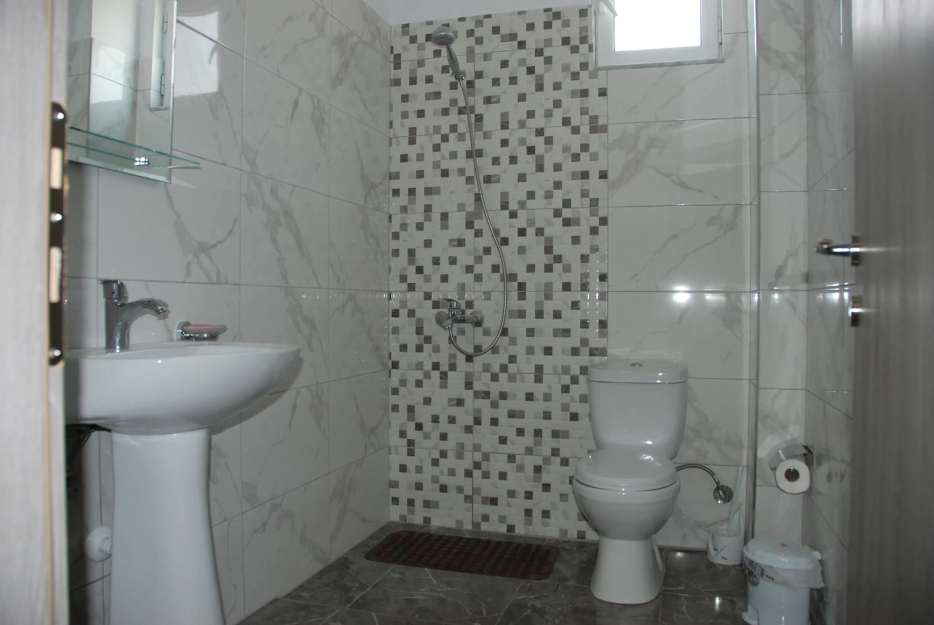 Bathroom in Hotel Edola