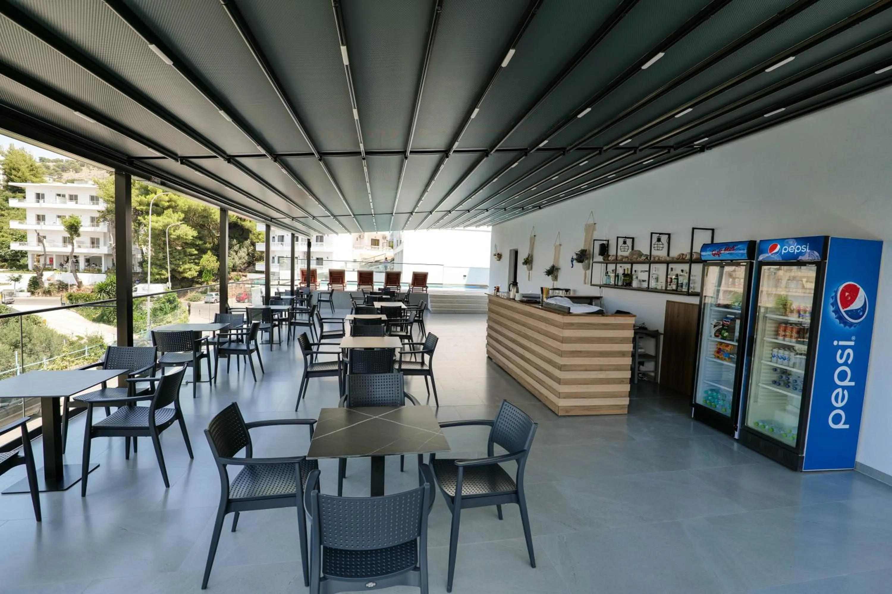 Restaurant/places to eat in Hotel Edola