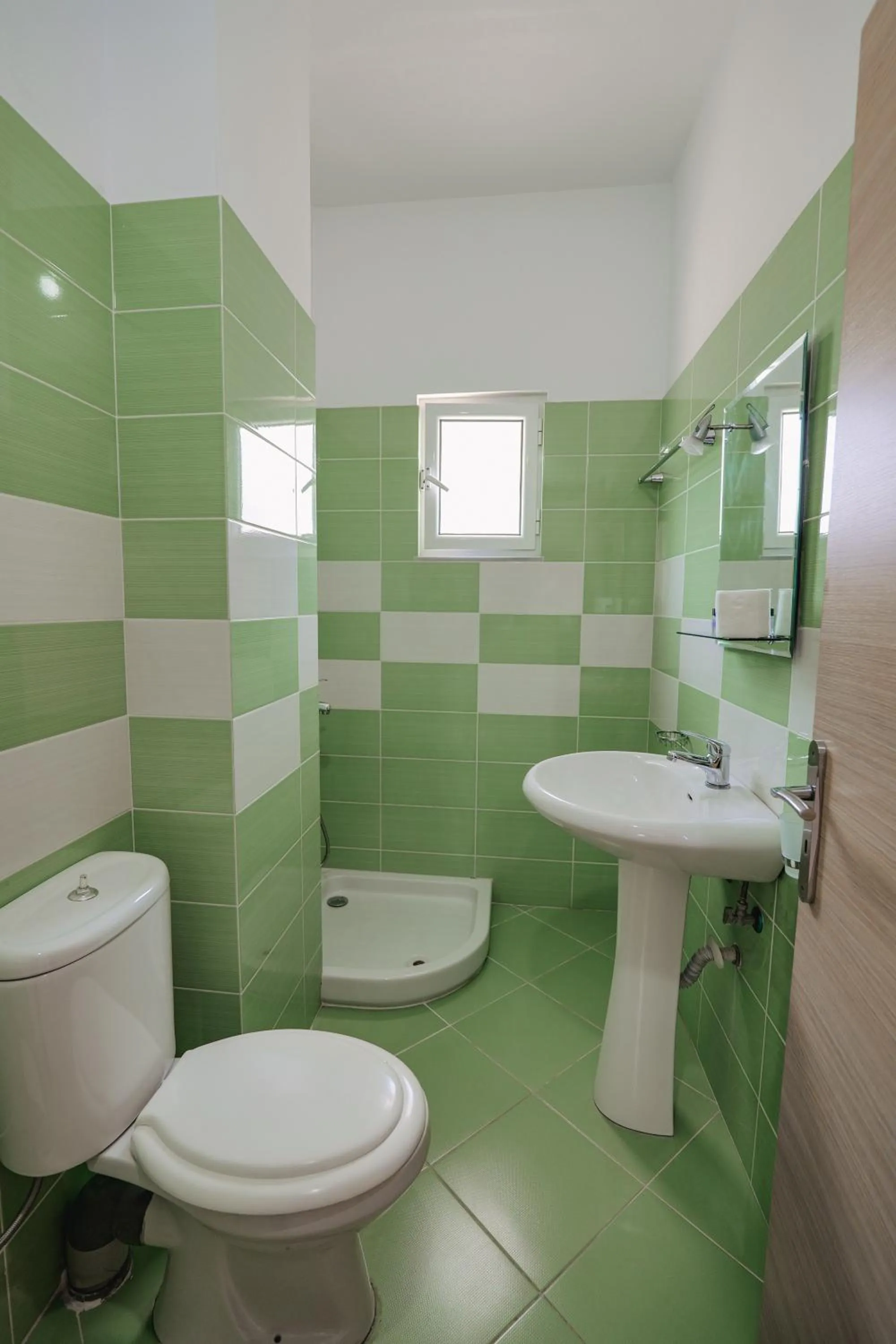 Shower in Hotel Edola