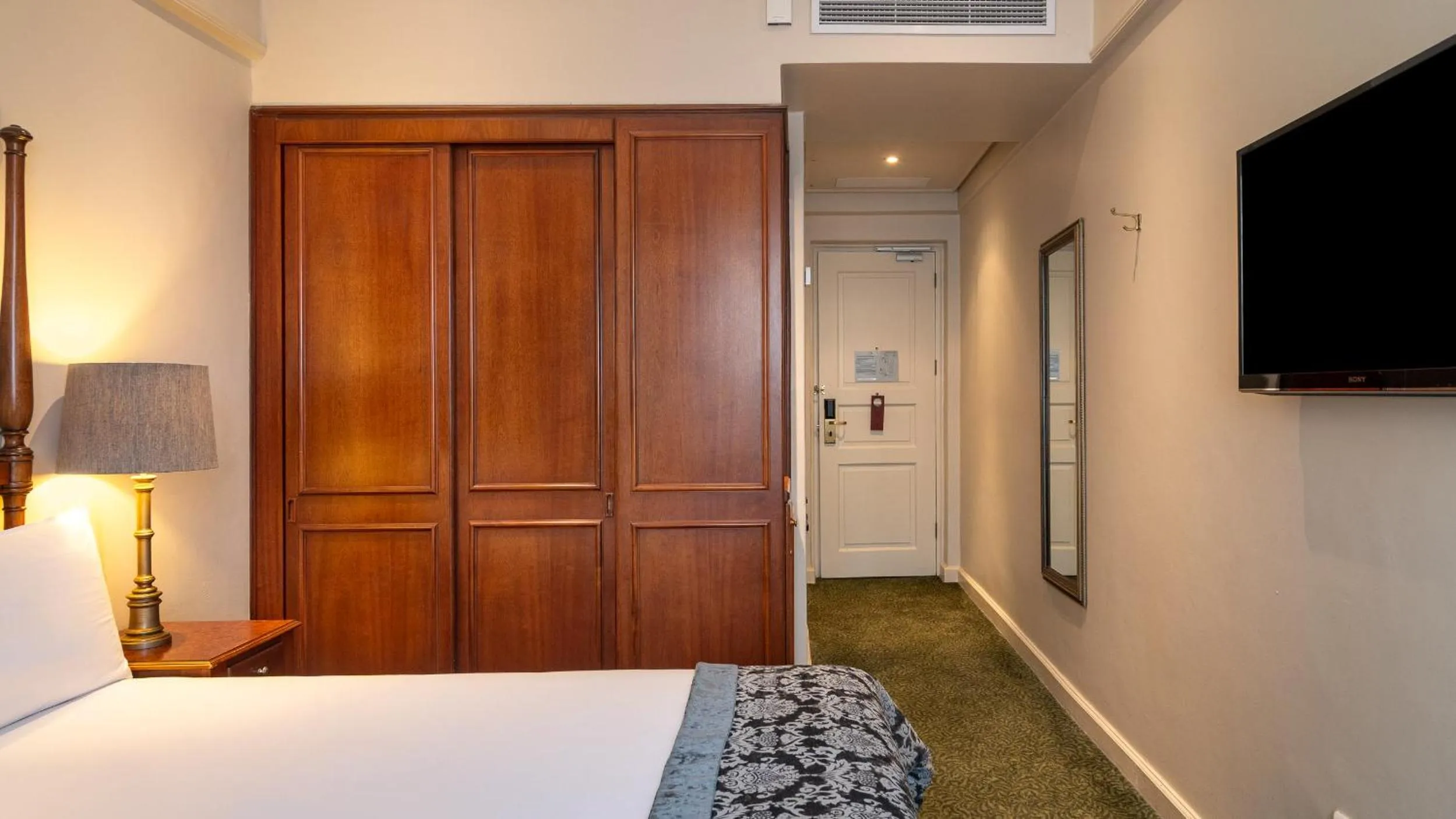 Bedroom, Bed in The Edward