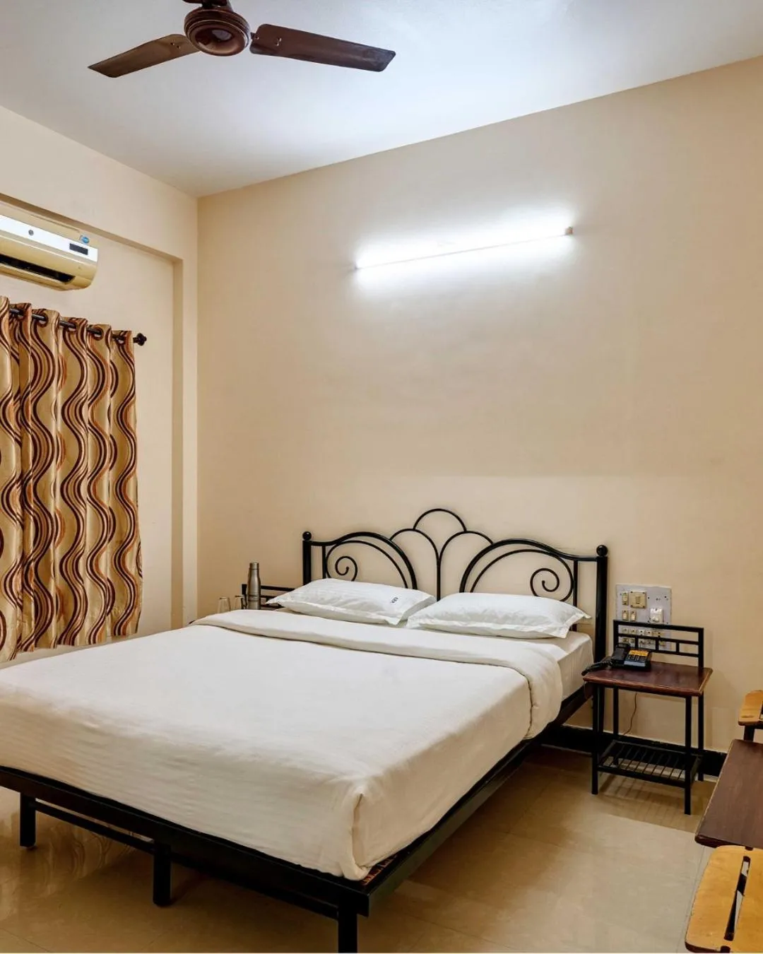 Bed in Hotel Rajpurush