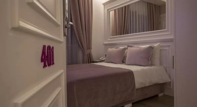 Bathroom, Bed in Nun Hotel