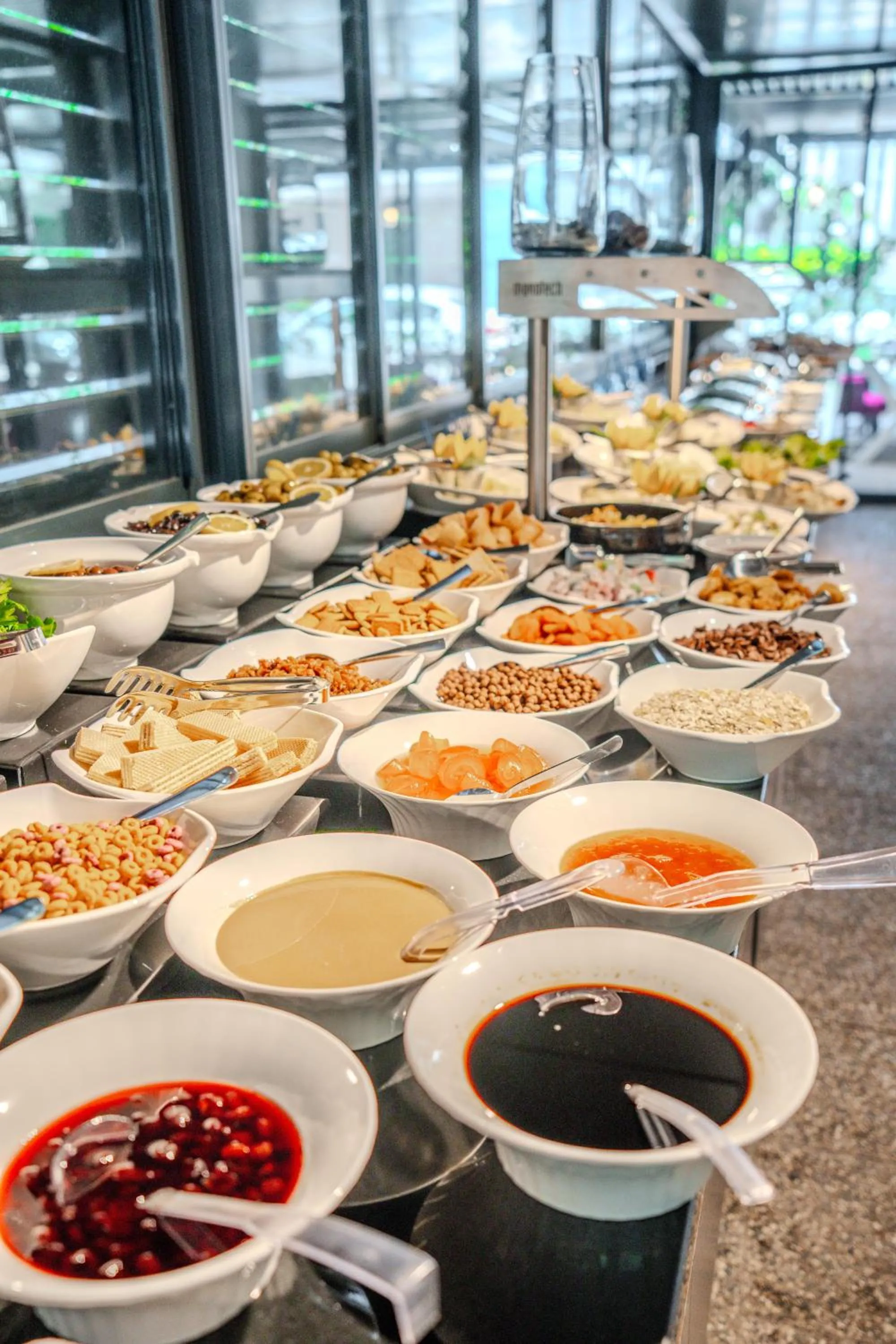 Restaurant/places to eat in Nun Hotel