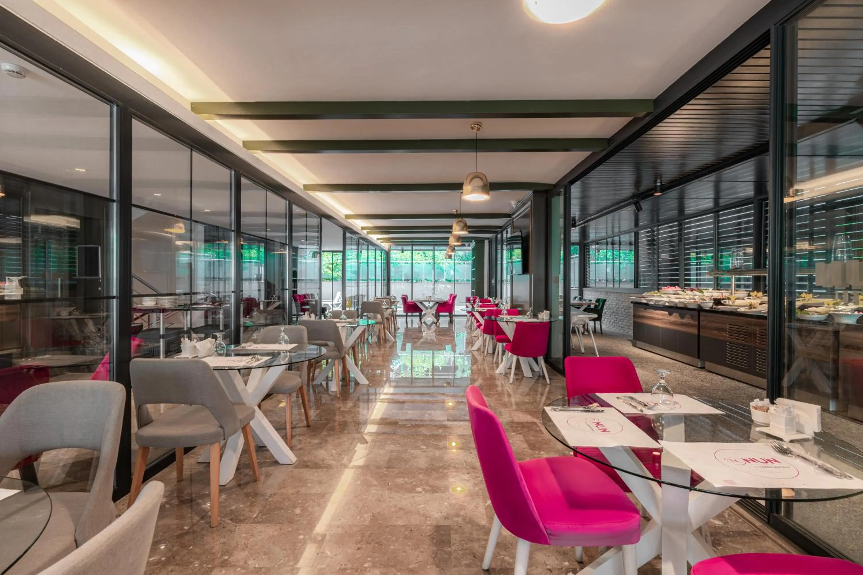 Restaurant/places to eat in Nun Hotel