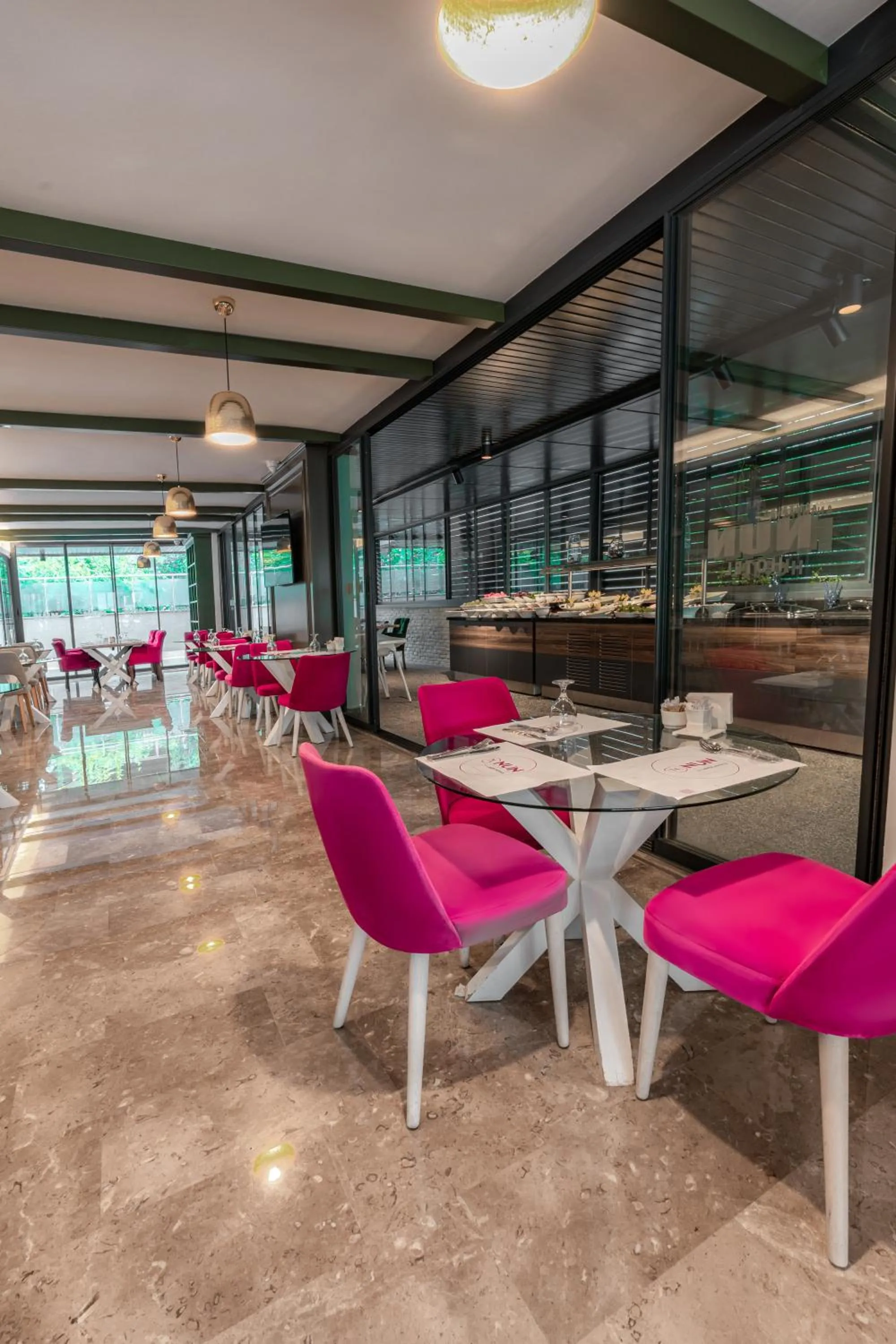 Restaurant/places to eat in Nun Hotel