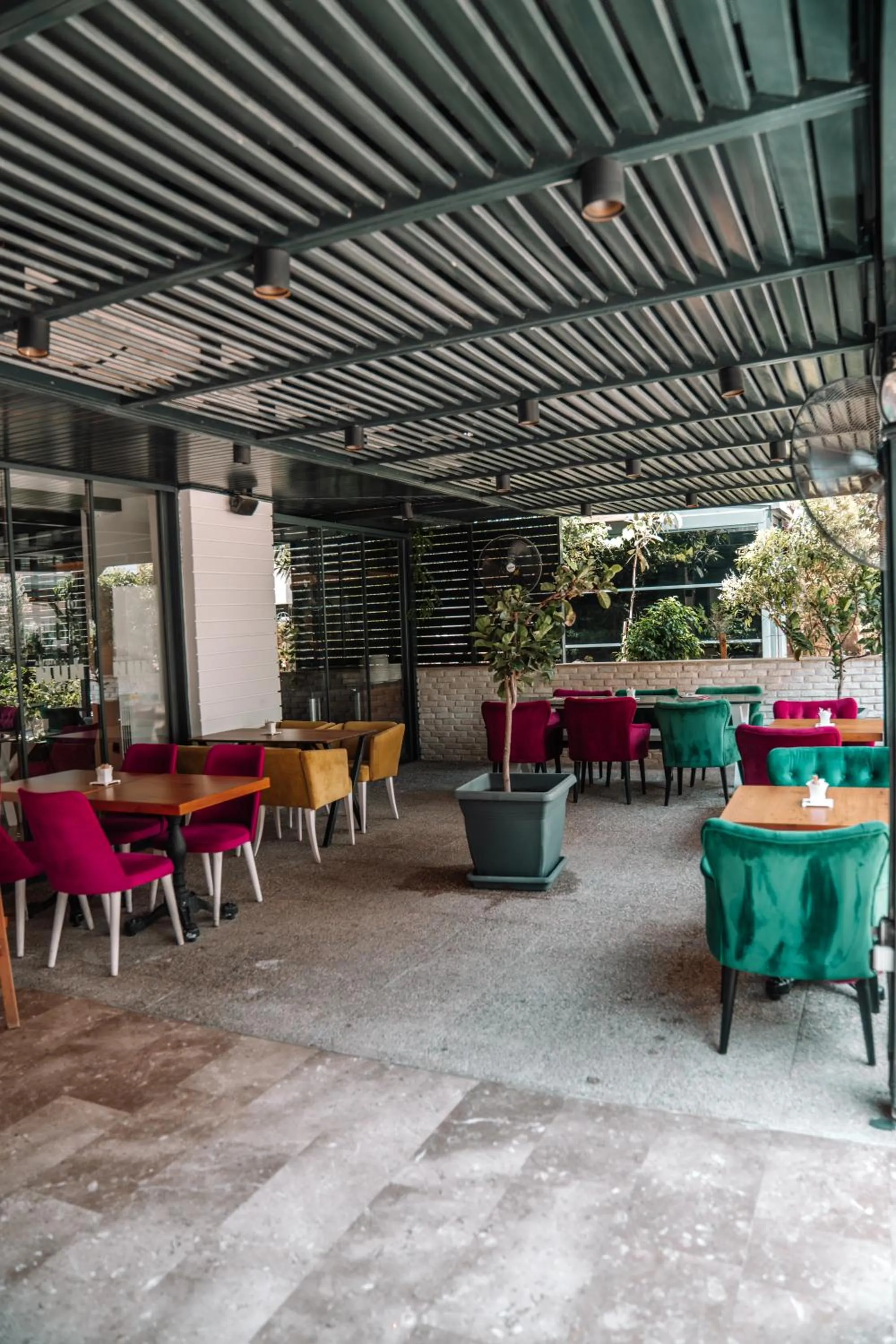 Restaurant/places to eat in Nun Hotel