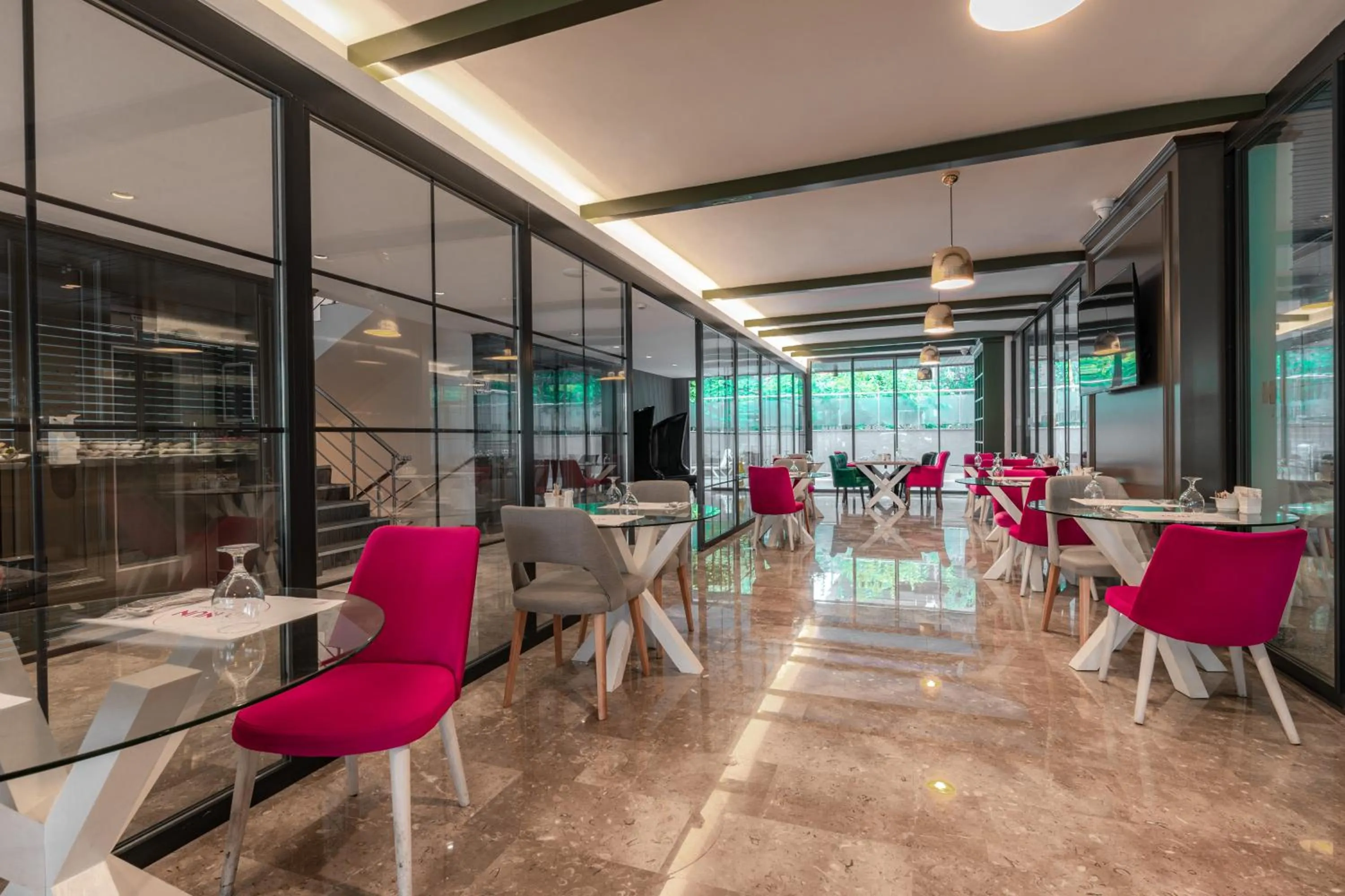 Restaurant/places to eat in Nun Hotel