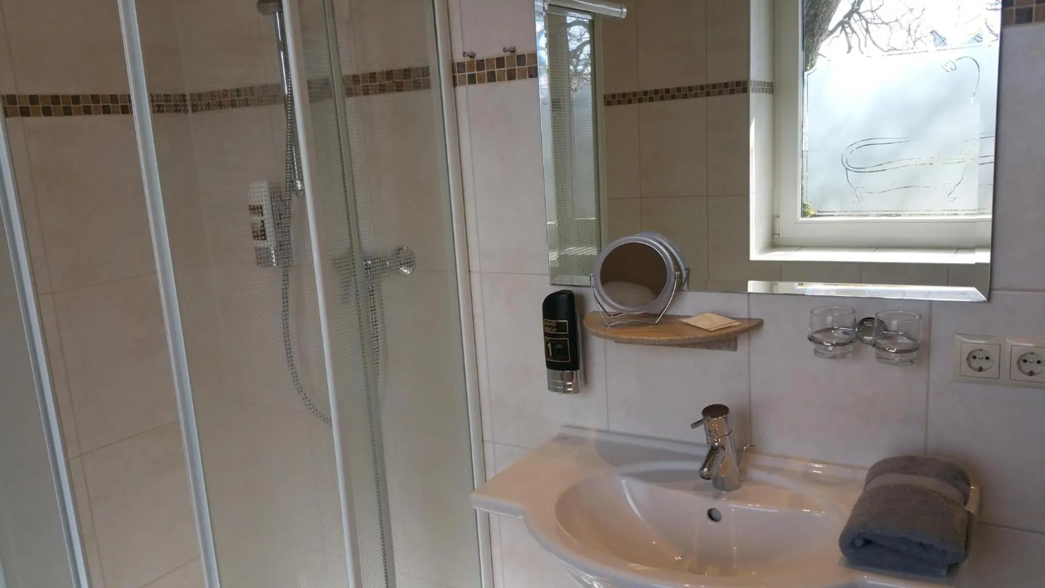 Shower in Hotel Knipper