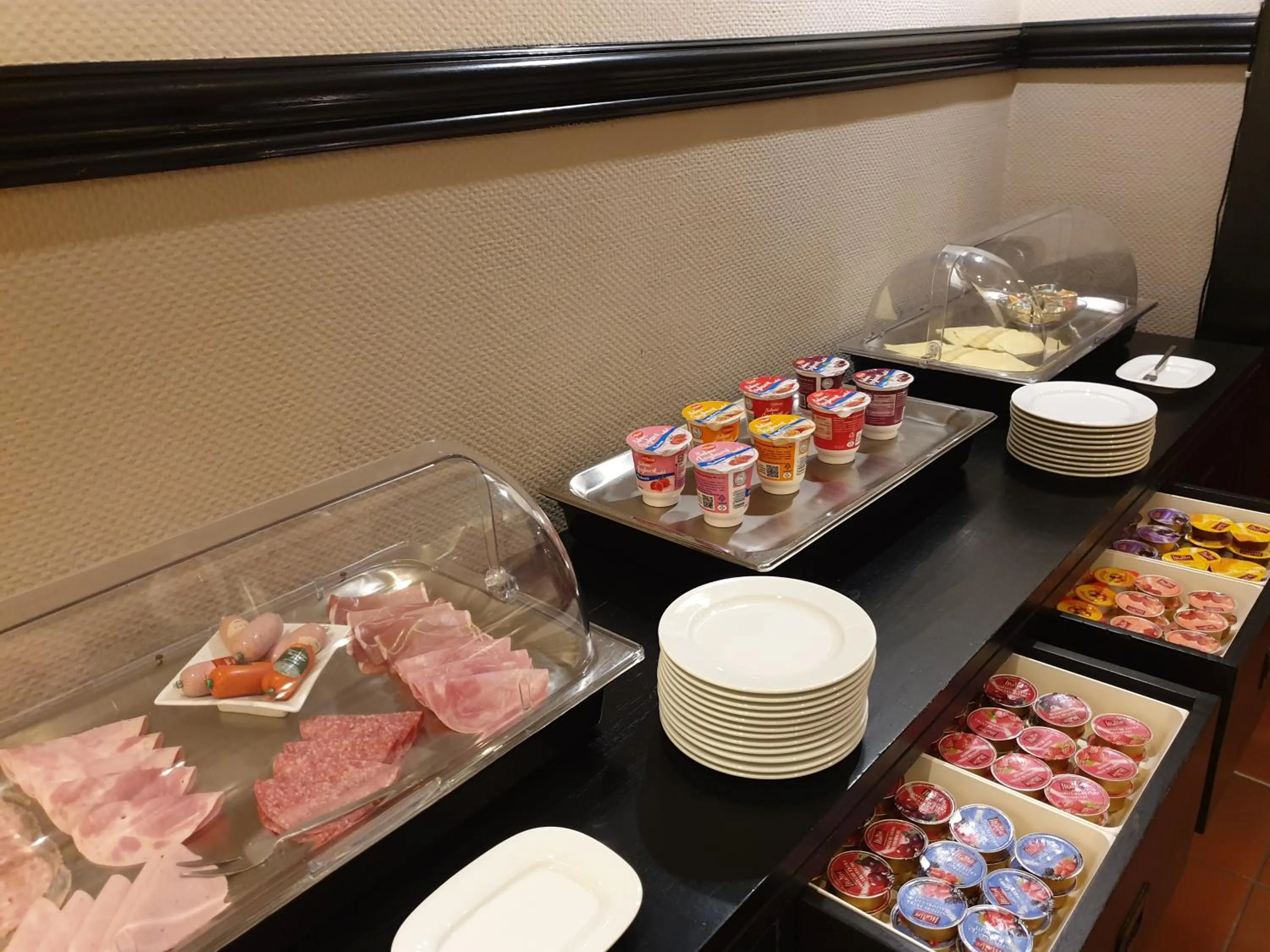 Breakfast in Hotel Knipper