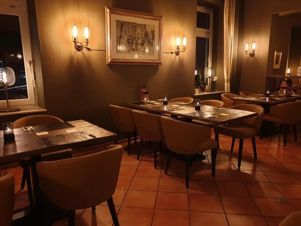 Restaurant/places to eat in Hotel Knipper