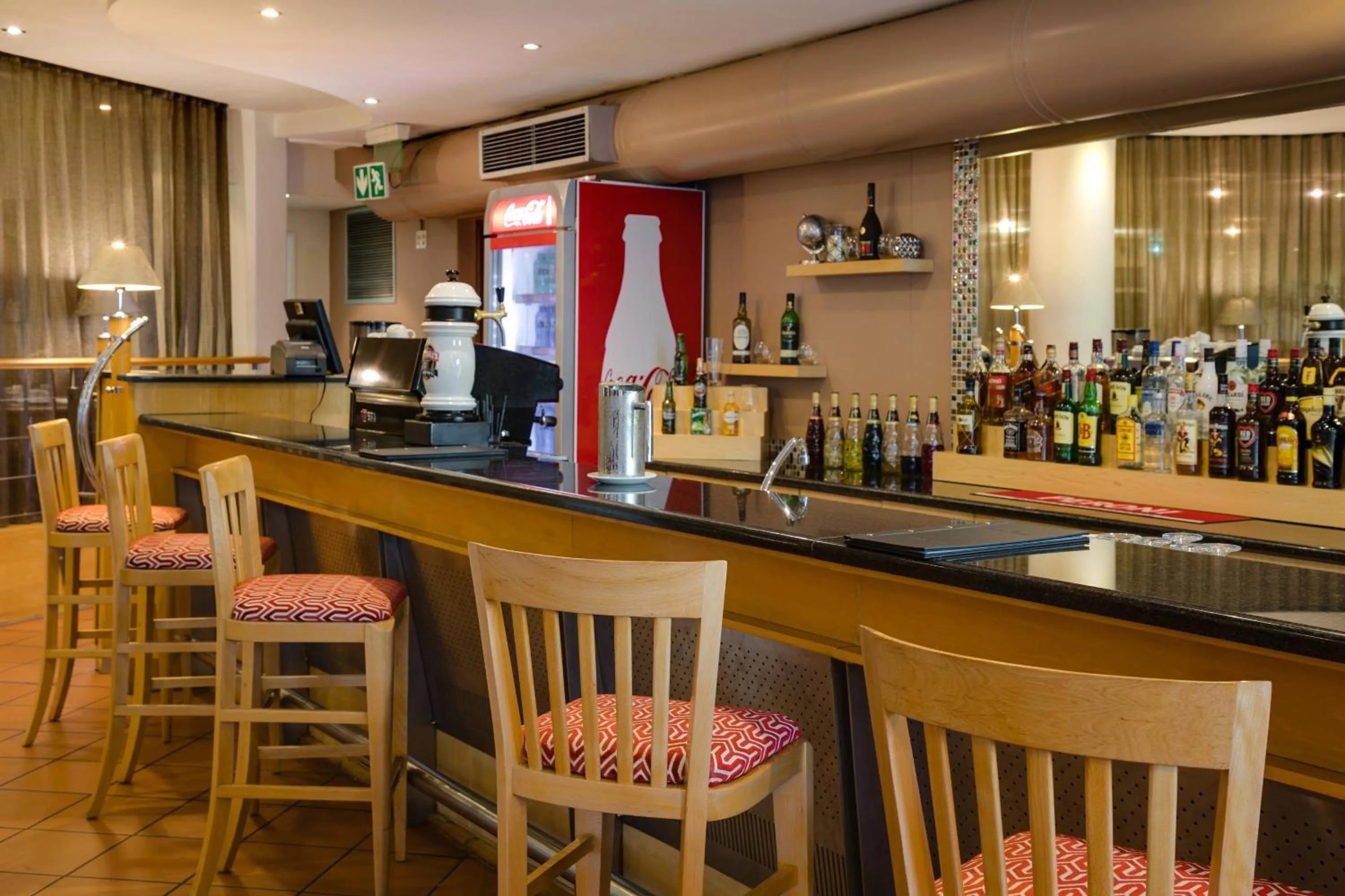 Lounge or bar in Protea Hotel by Marriott Knysna Quays