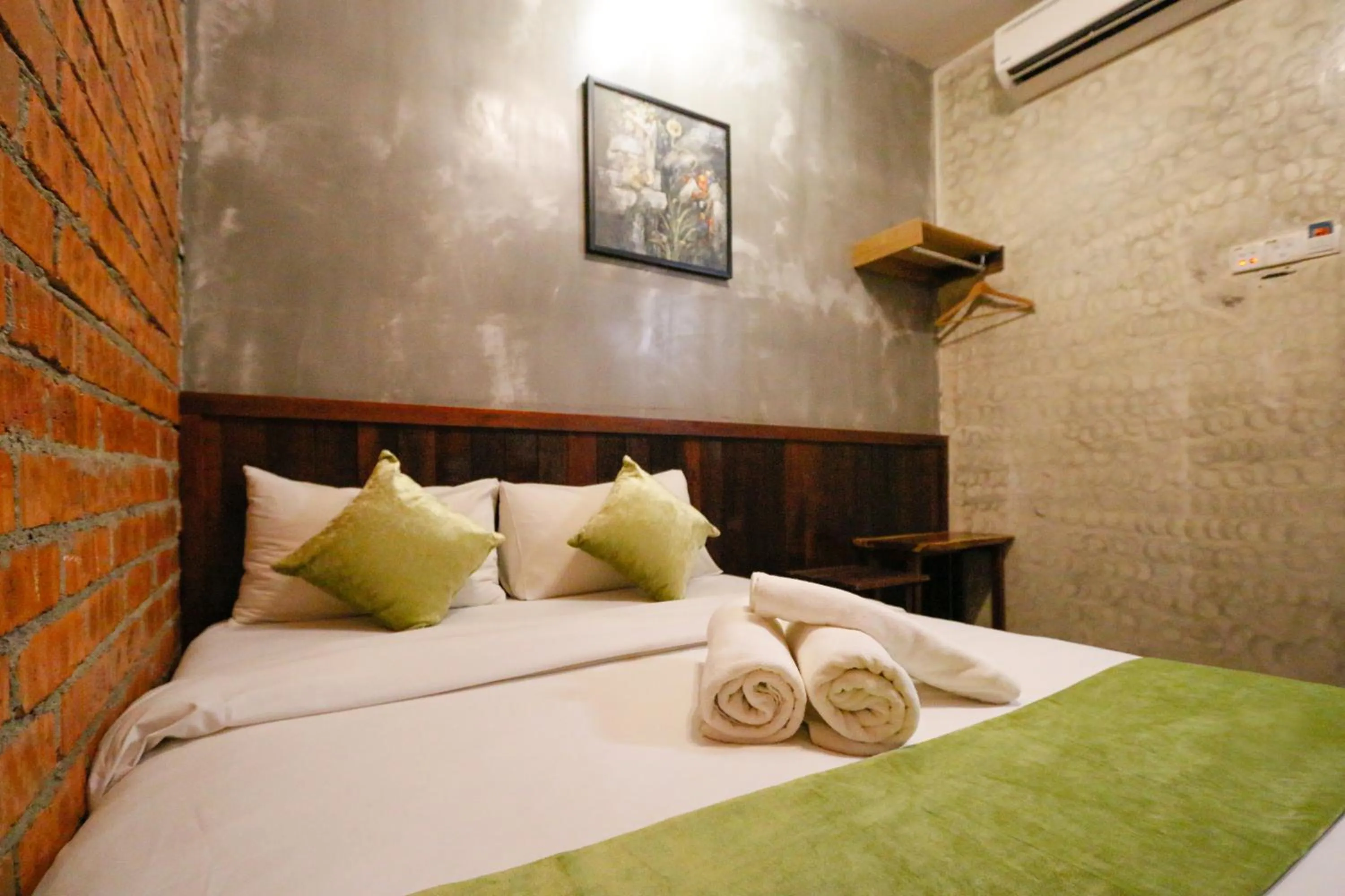 Bedroom, Bed in Anggun Hotel