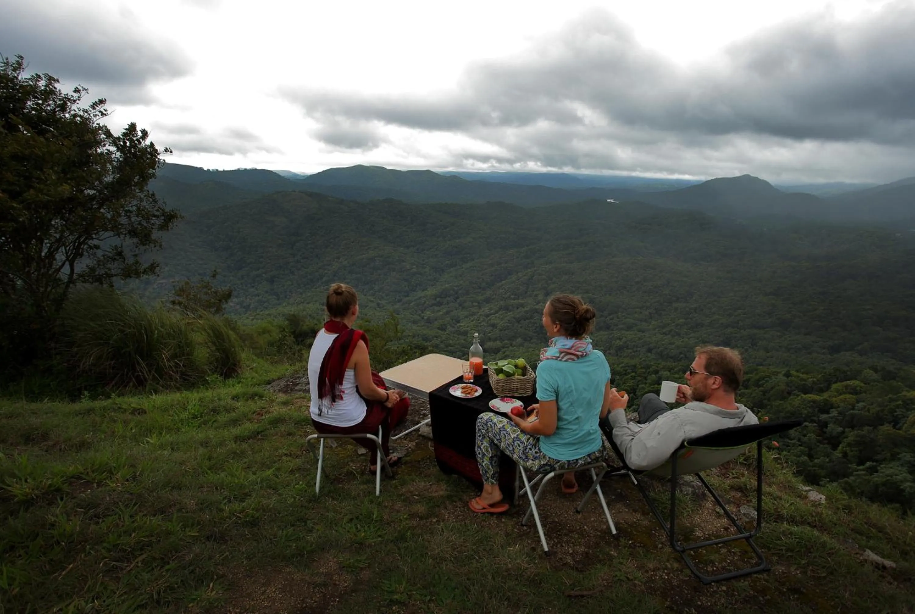 Restaurant/places to eat in Hills & Hues