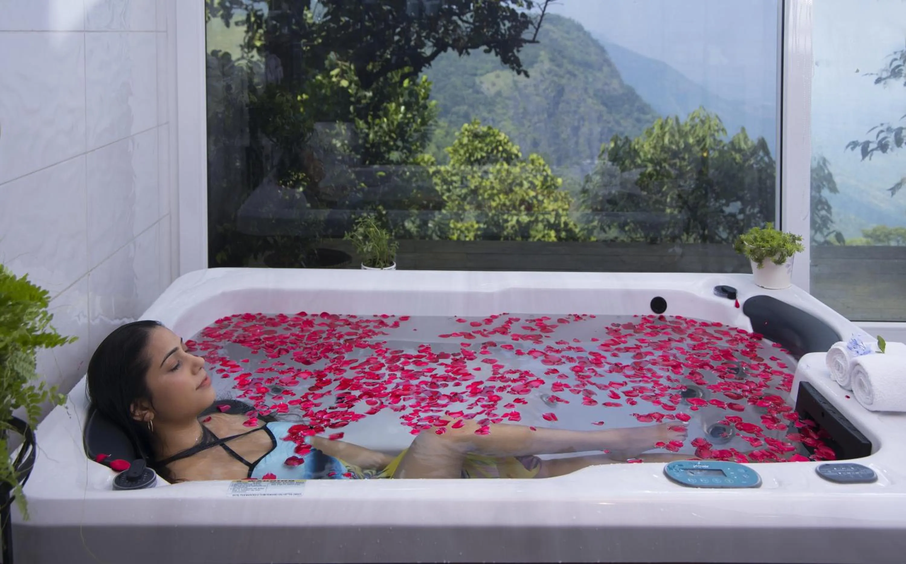 Bath in Hills & Hues