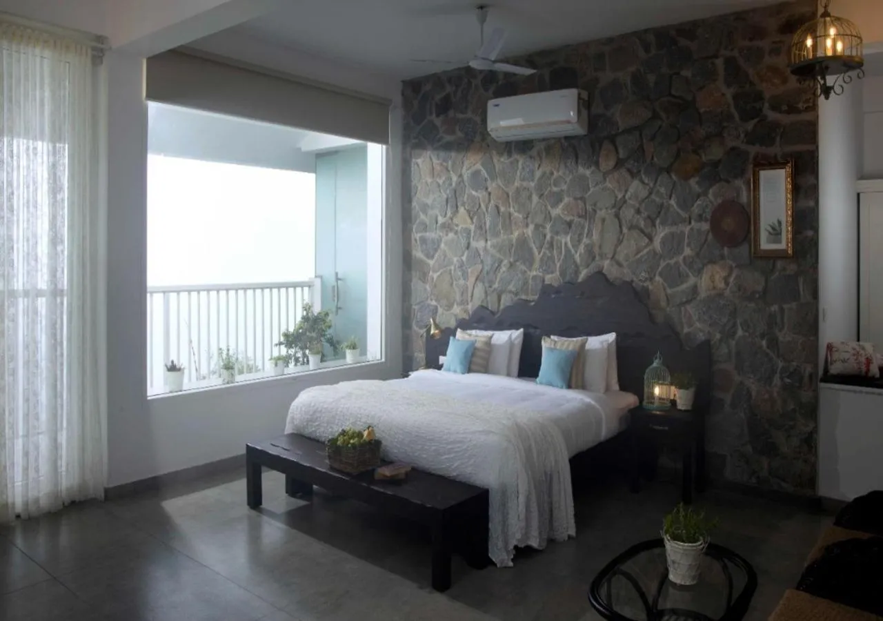 Bedroom, Bed in Hills & Hues