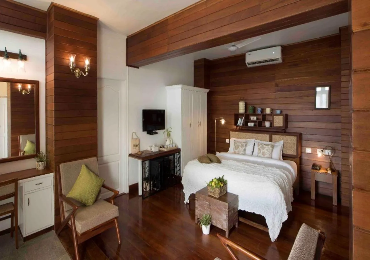 Bedroom, Bed in Hills & Hues