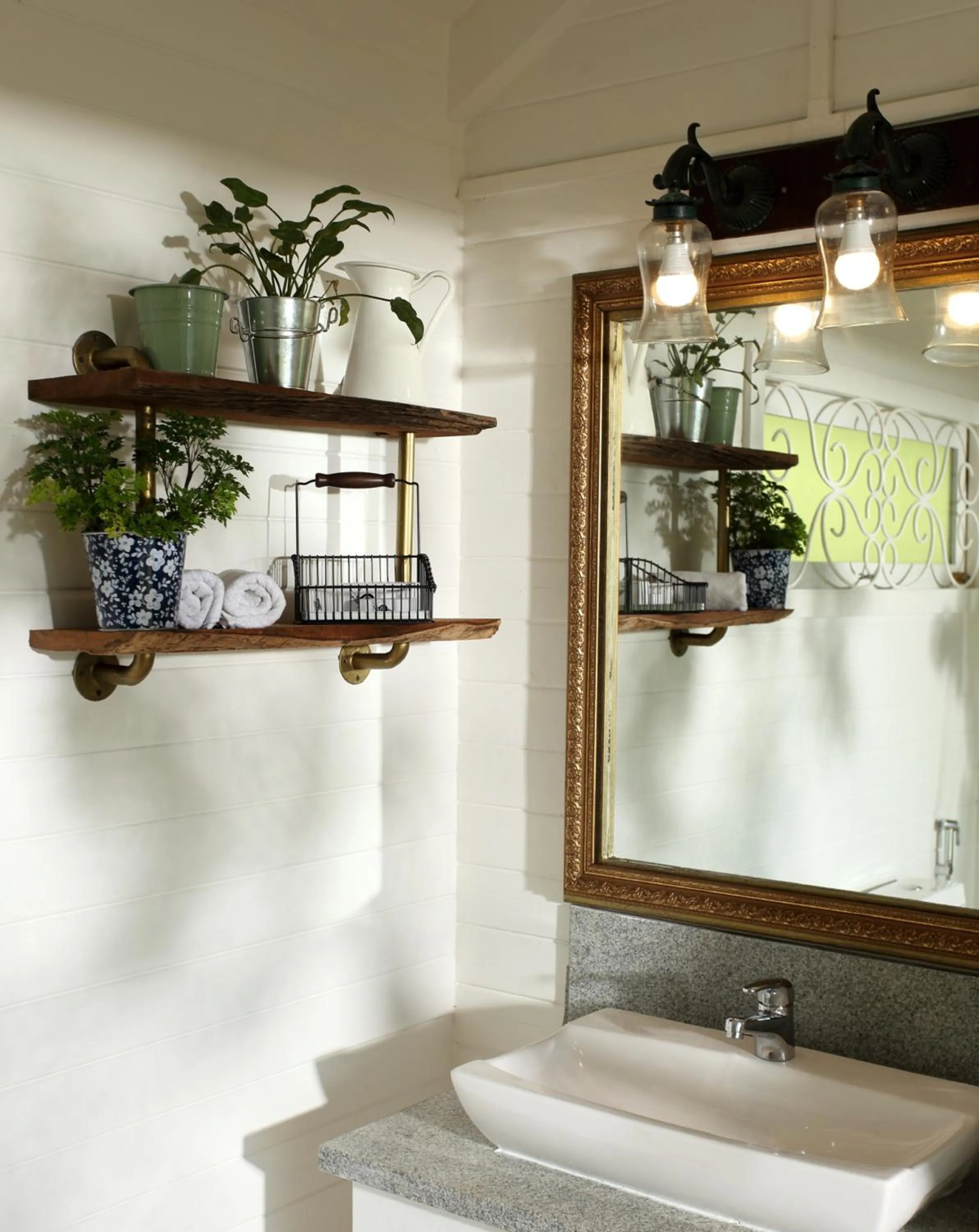 Decorative detail in Hills & Hues