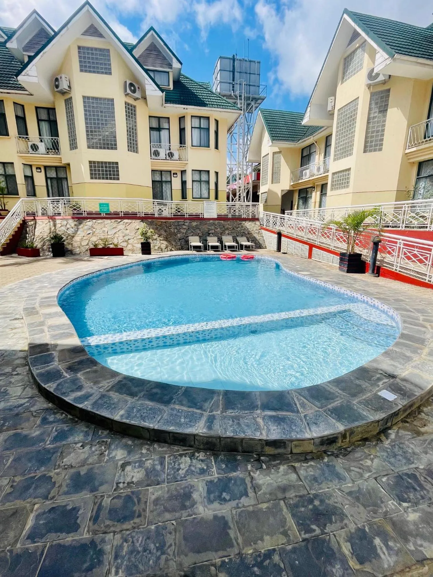 Swimming pool in Gold Crest Hotel - Arusha