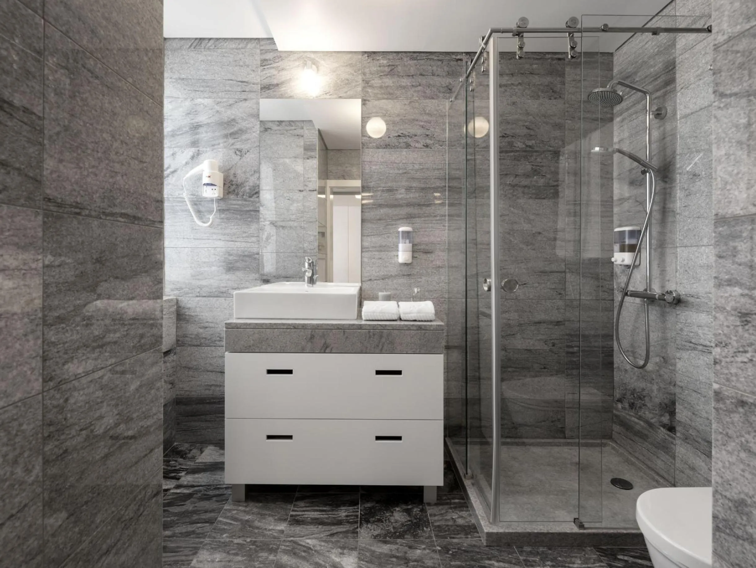 Bathroom in LSA Baixa Castelo by Numa