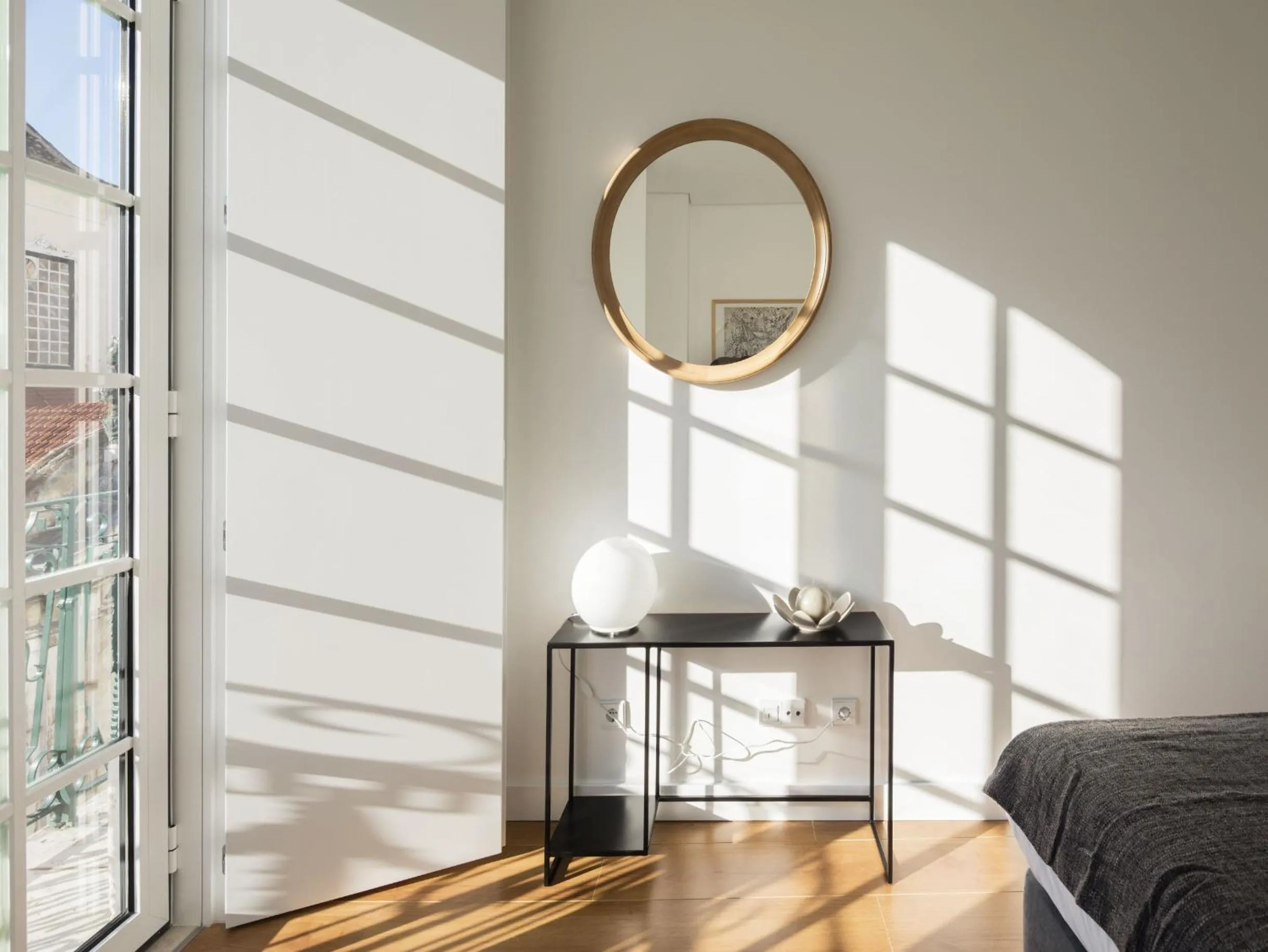 Bedroom in LSA Baixa Castelo by Numa