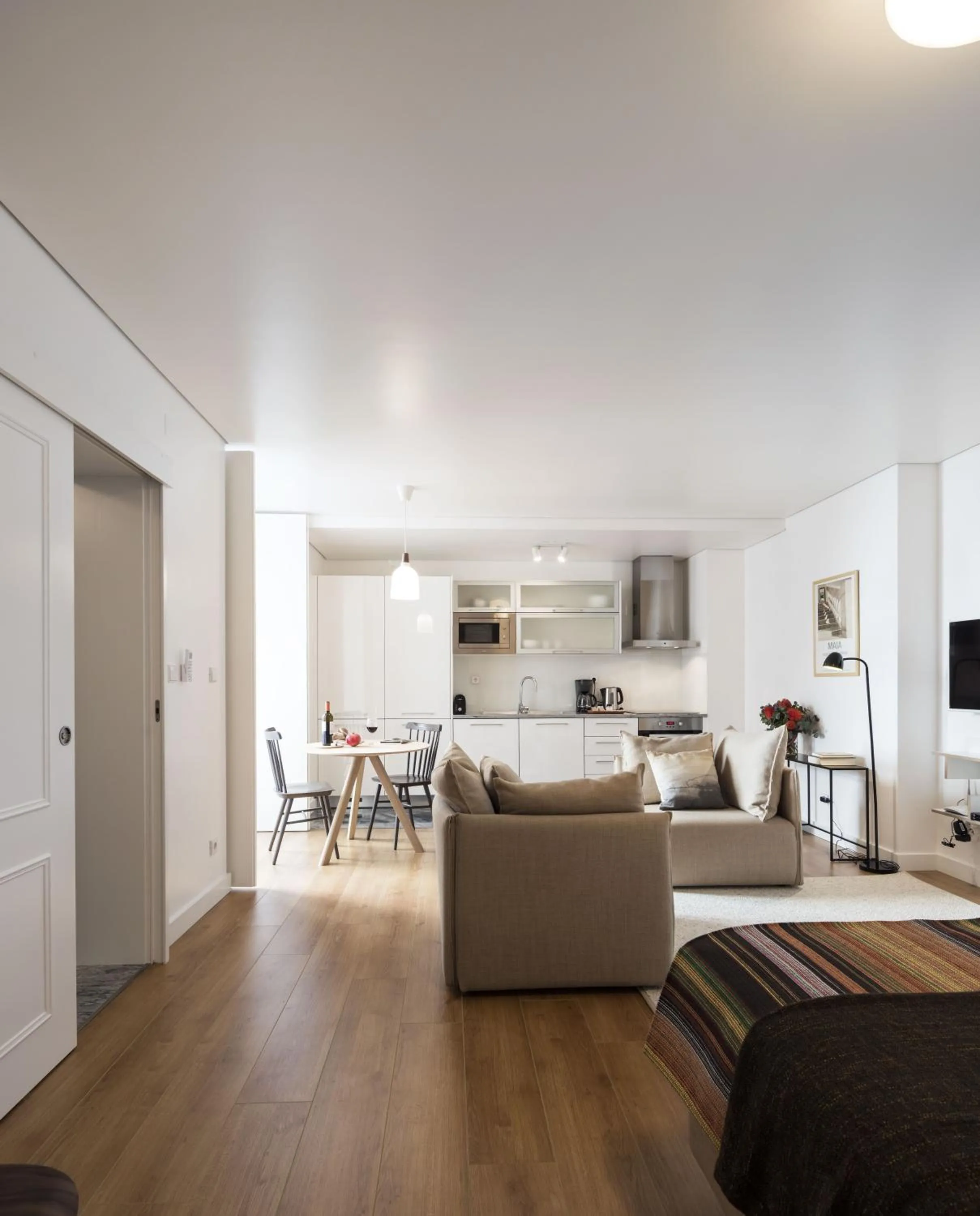 Photo of the whole room, Bed in Lisbon Serviced Apartments - Baixa Castelo