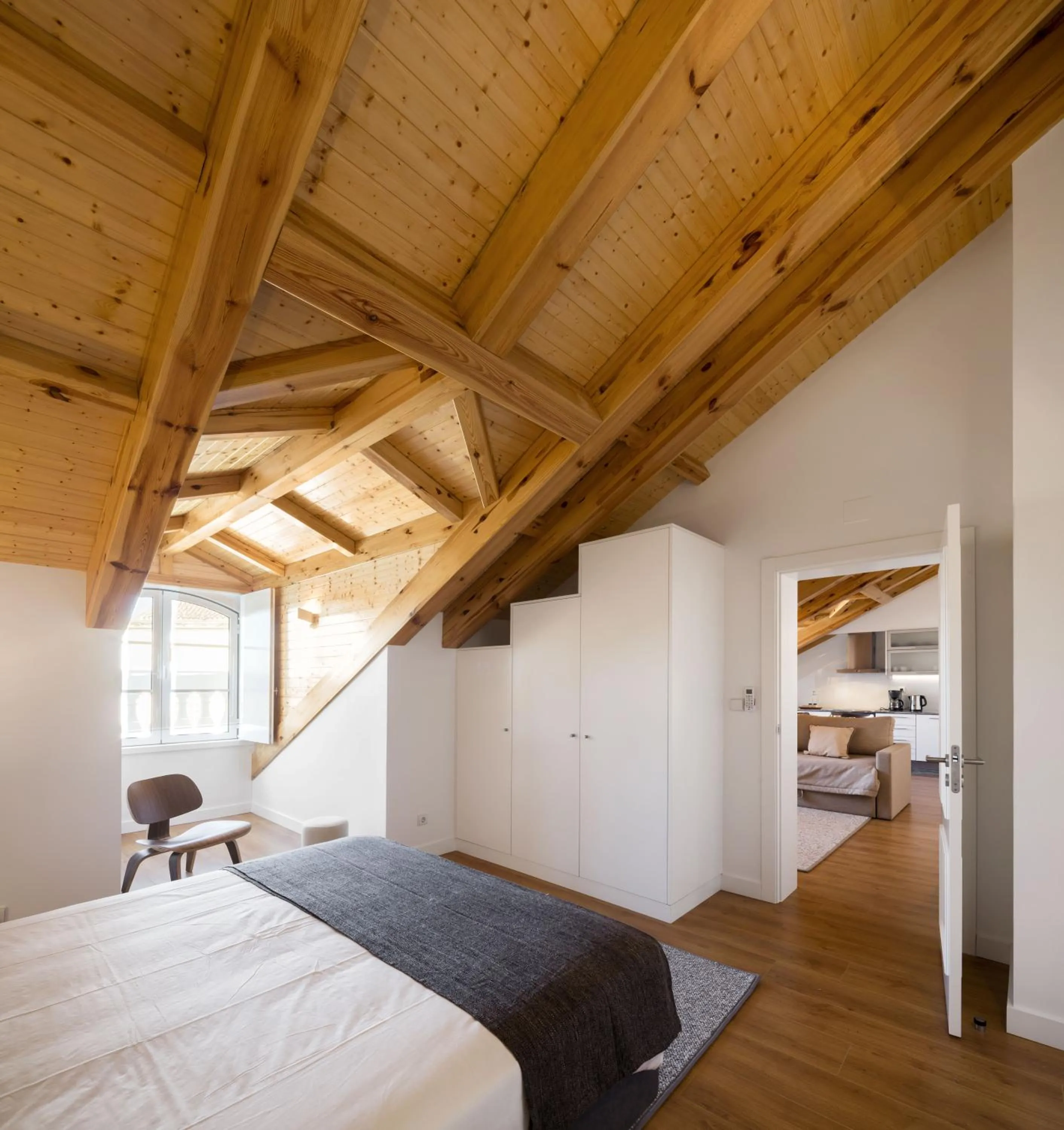 Living room, Bed in Lisbon Serviced Apartments - Baixa Castelo