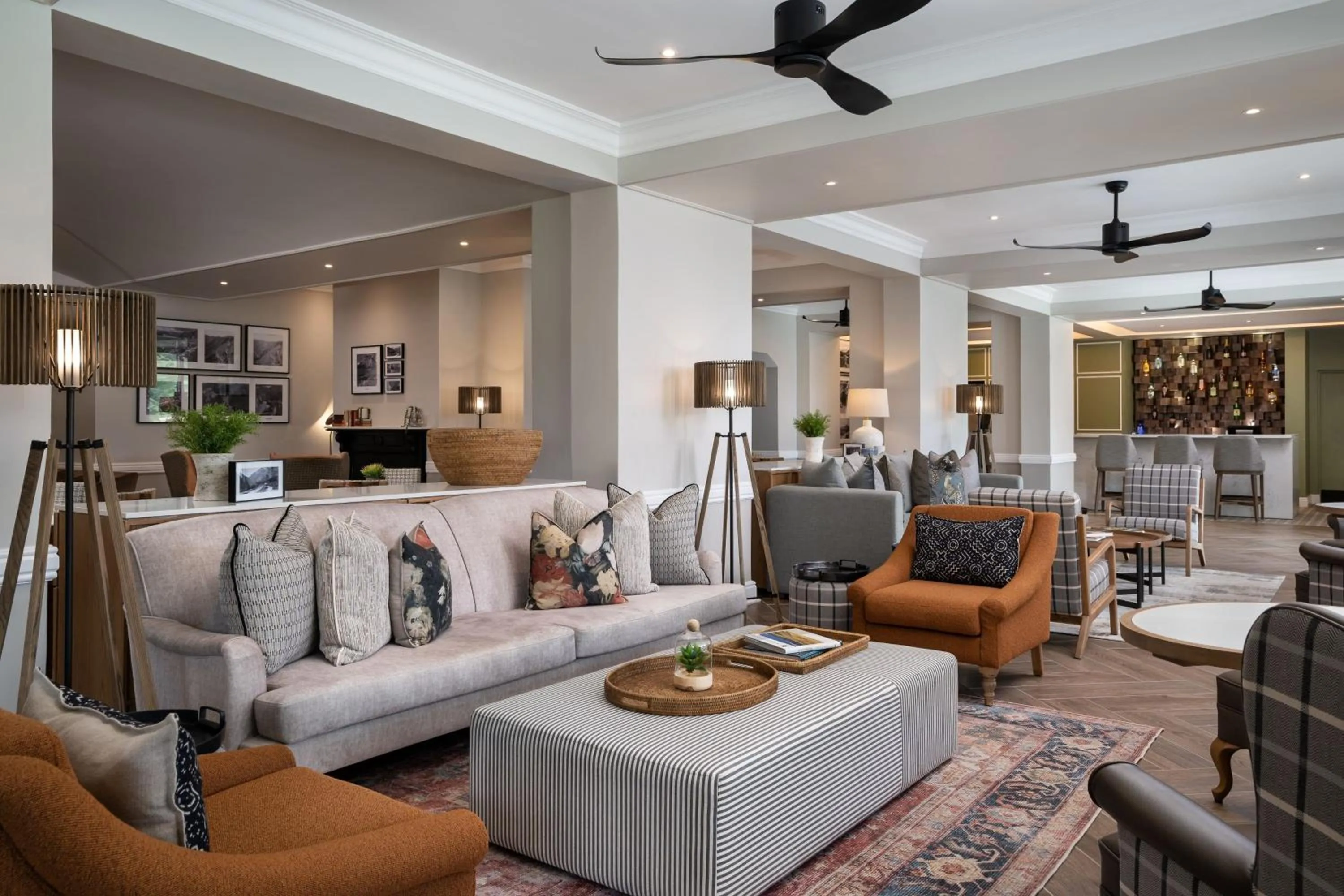 Lounge or bar in Protea Hotel by Marriott George King George