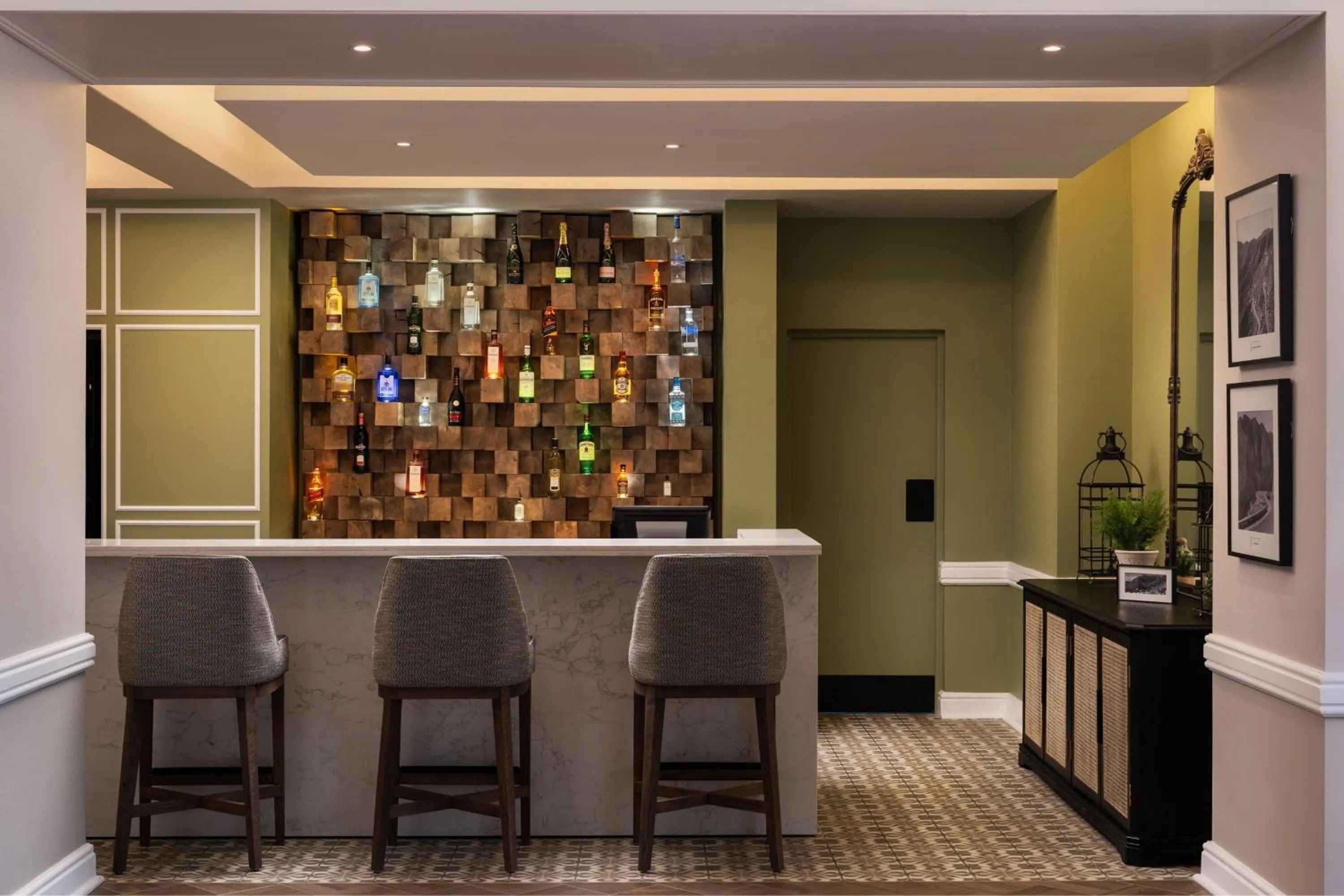 Lounge or bar in Protea Hotel by Marriott George King George