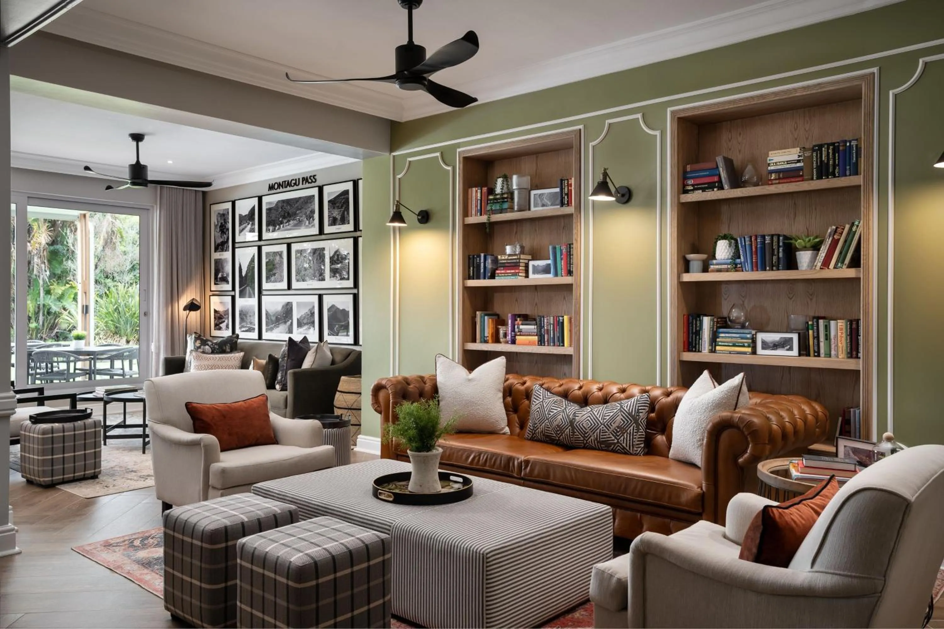 Lounge or bar in Protea Hotel by Marriott George King George