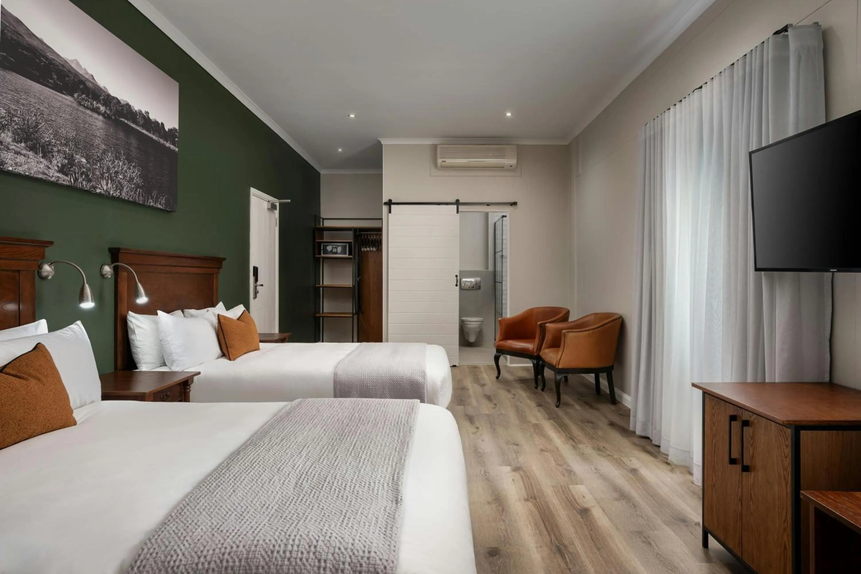 Photo of the whole room, Bed in Protea Hotel by Marriott George King George