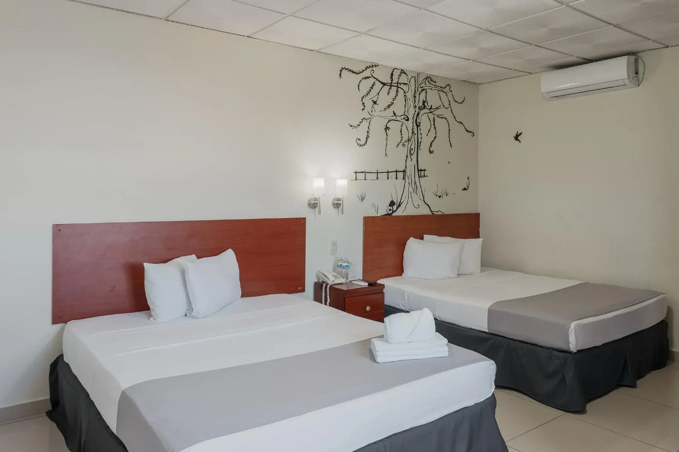 Twin Room in Hotel Windsor Plaza Twin Room in Hotel Windsor Plaza