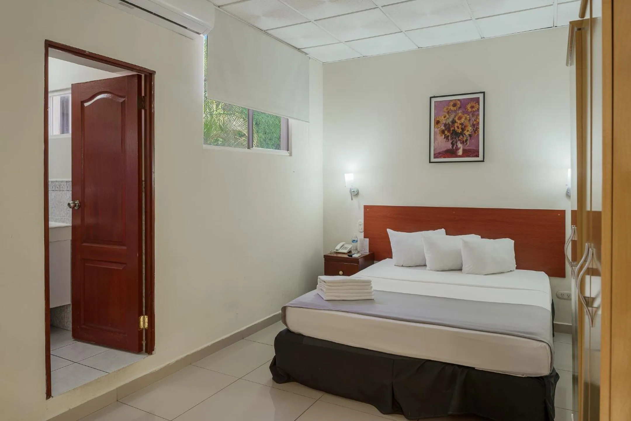 Bed in Hotel Windsor Plaza