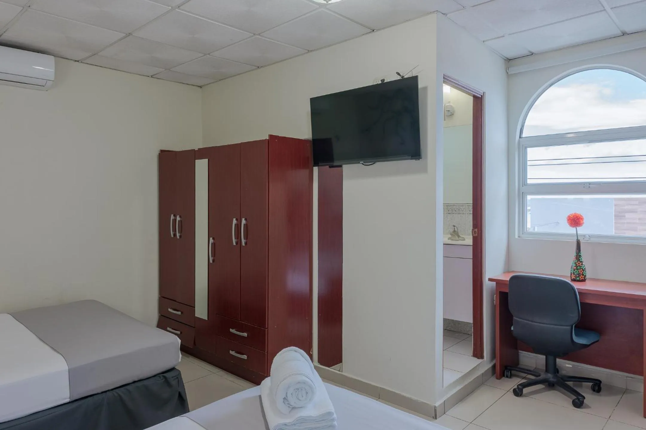 Bed in Hotel Windsor Plaza