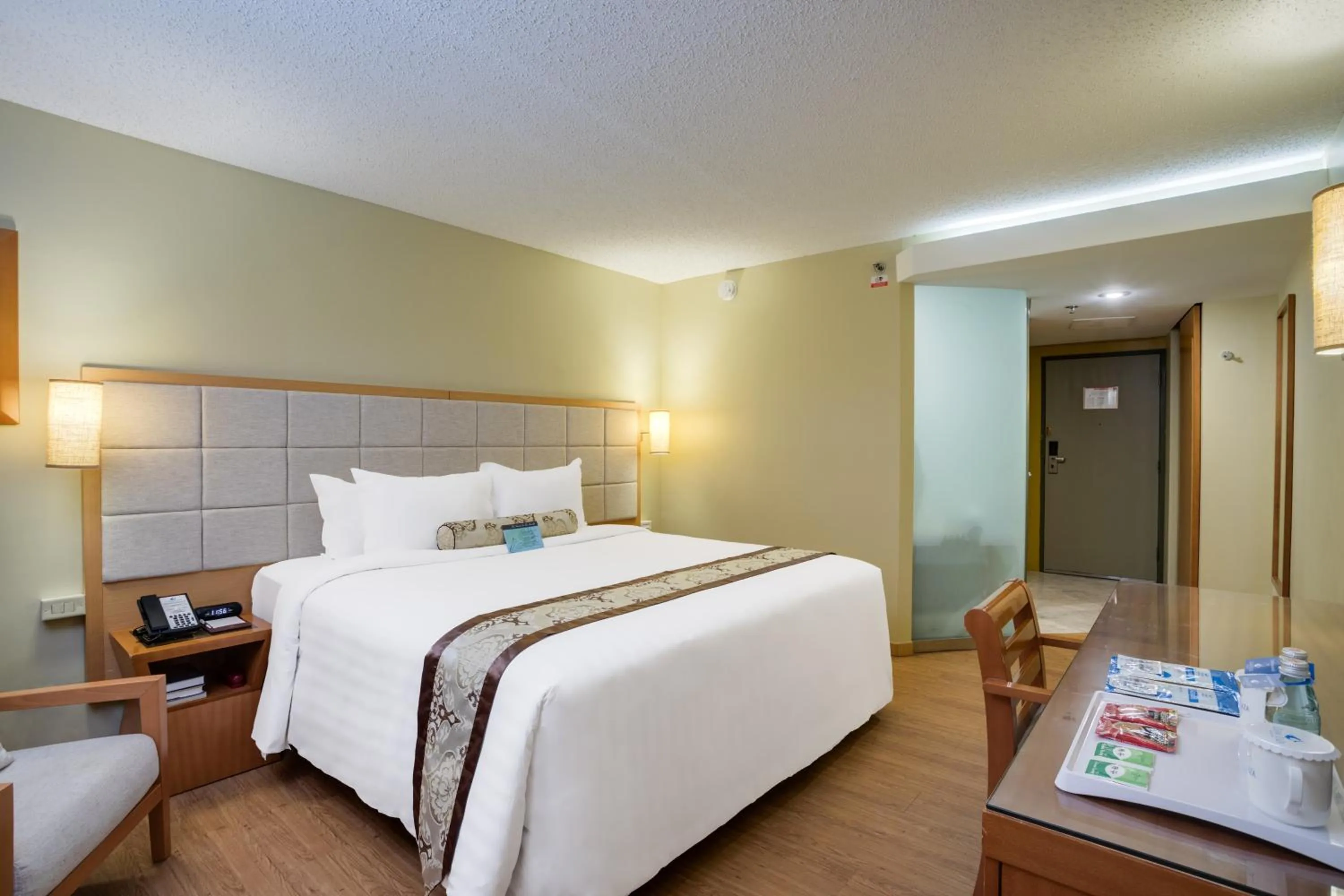 Photo of the whole room, Bed in Guam Plaza Resort