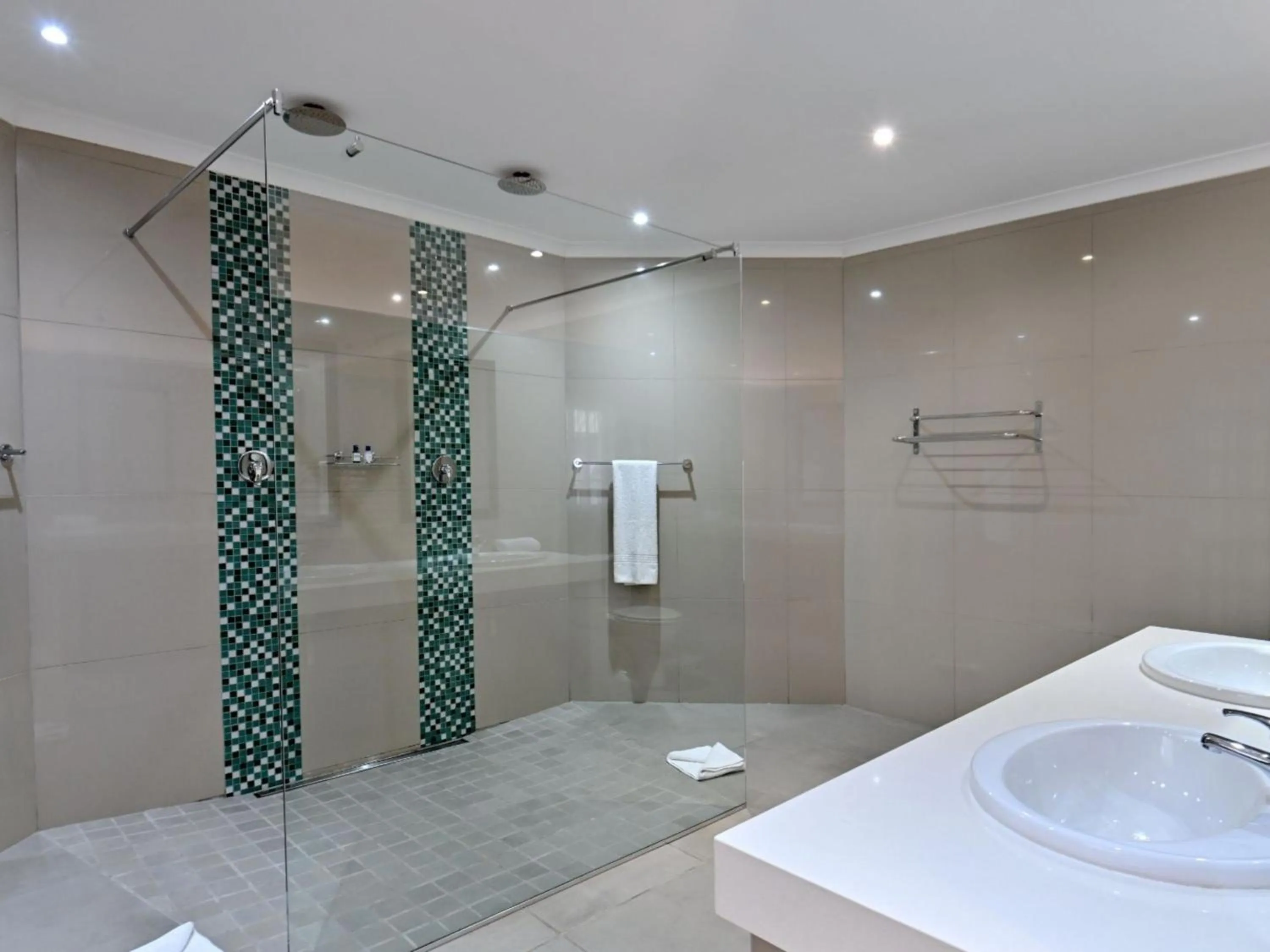 Shower in ANEW Resort Wilderness Garden Route