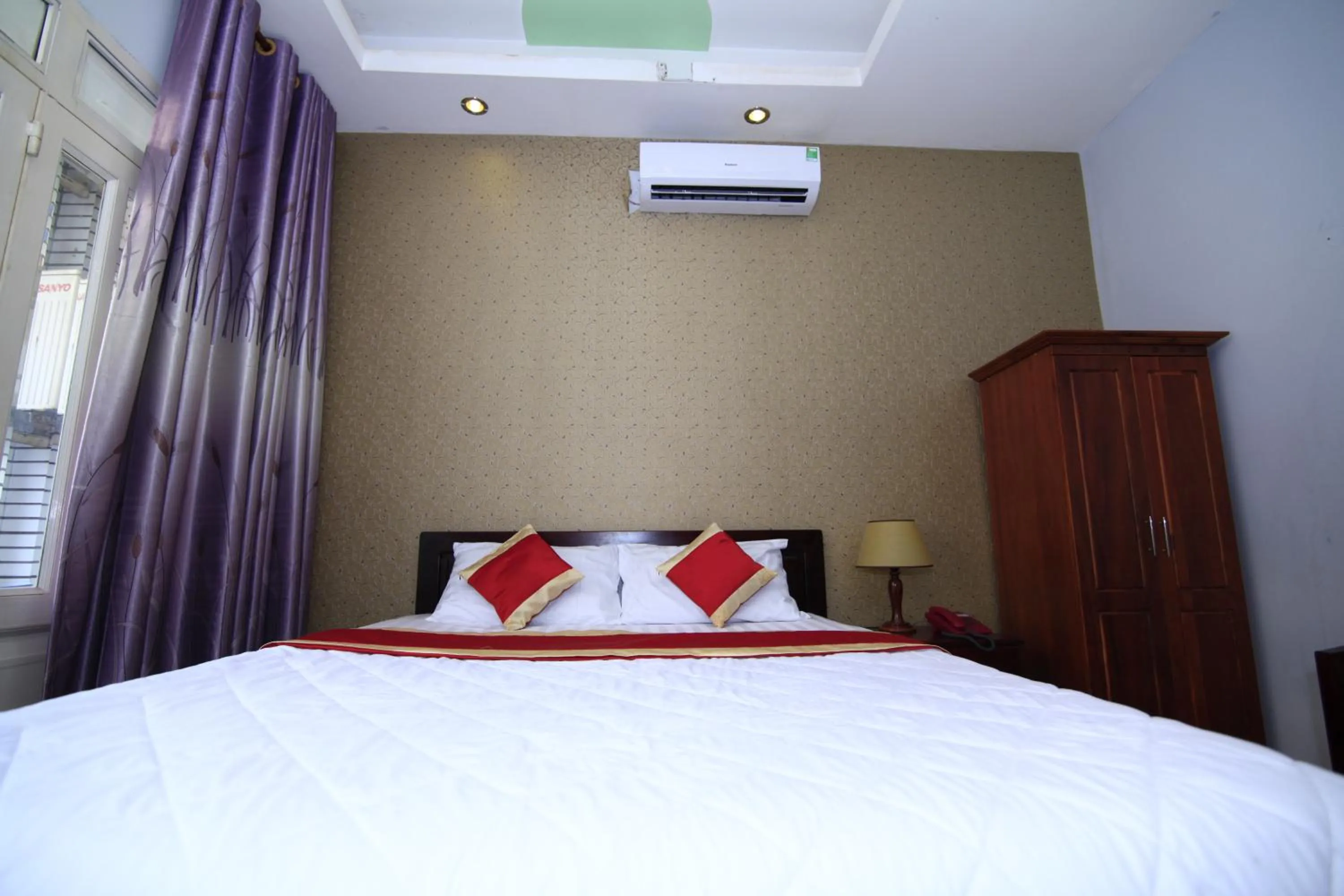Photo of the whole room, Bed in Truong Giang Hotel