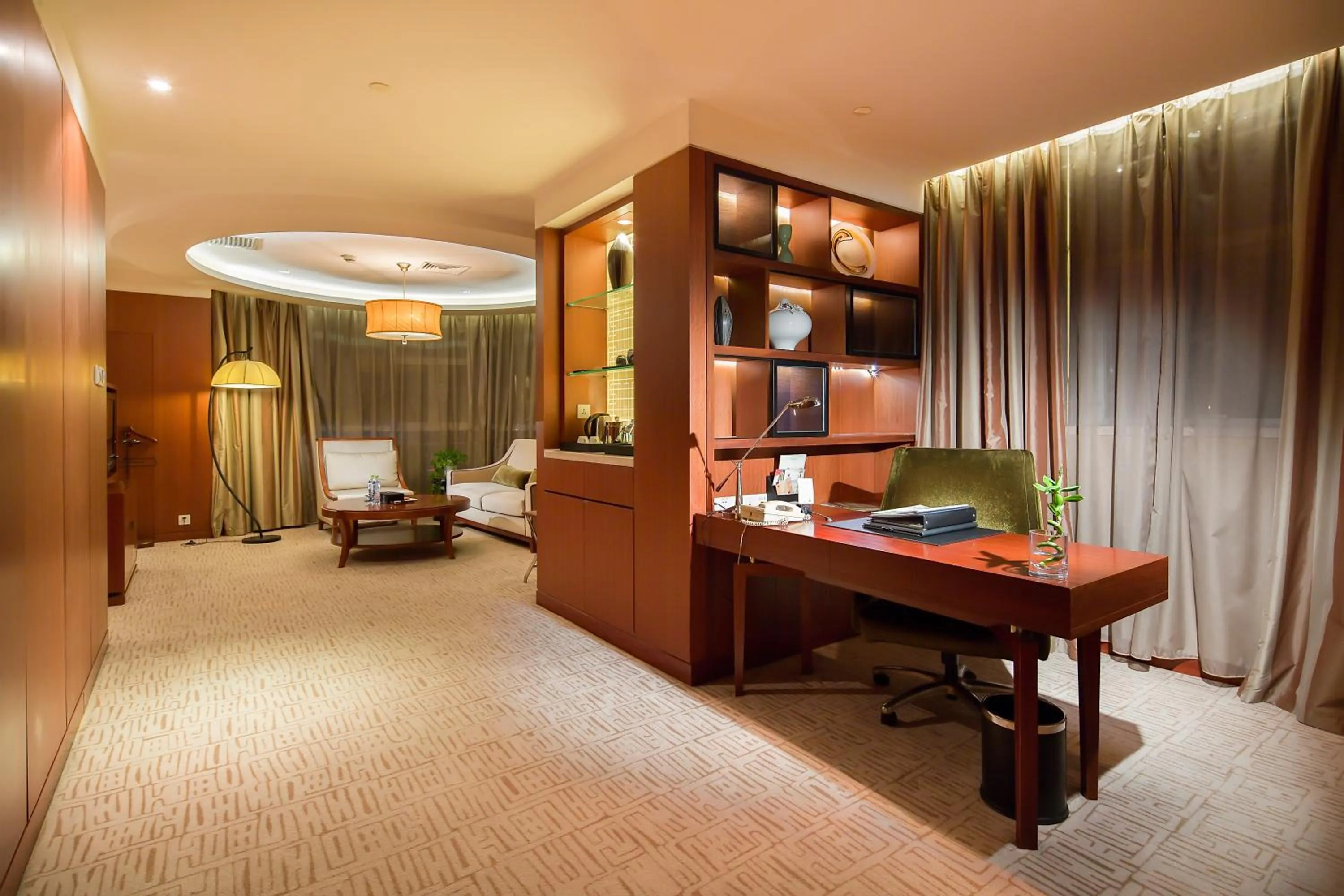 Living room in Landison Plaza International Hotel