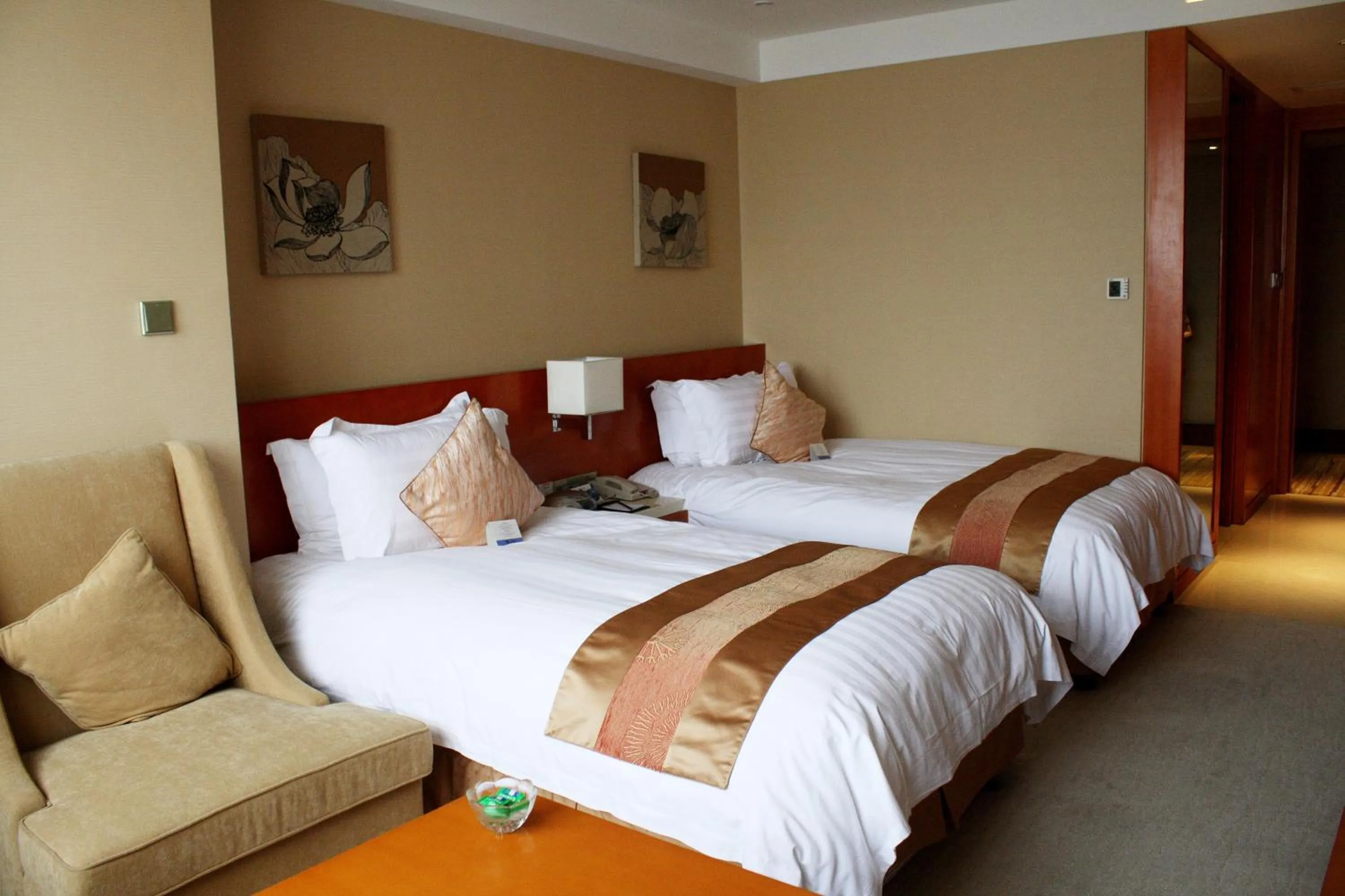 Bedroom, Room Photo in Landison Plaza International Hotel