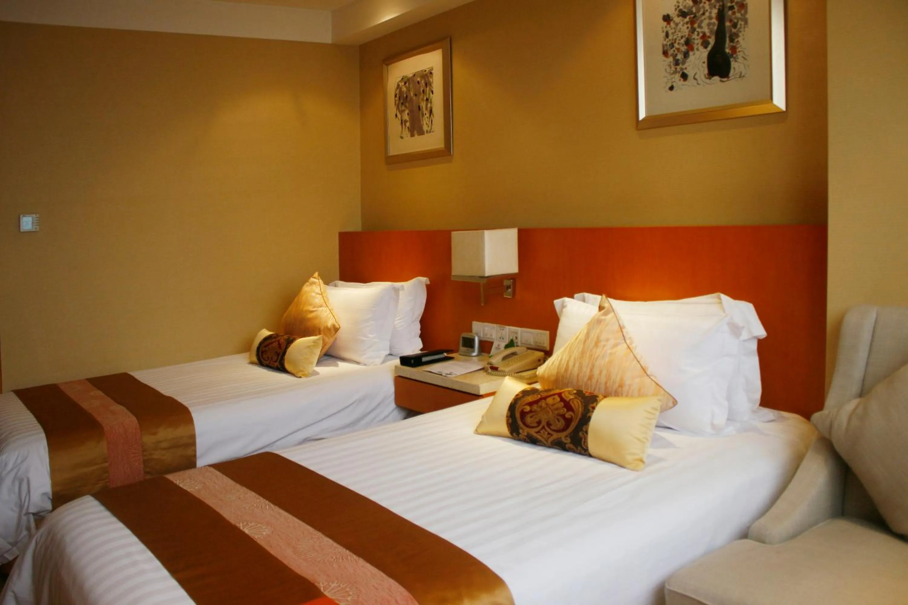 bunk bed, Room Photo in Landison Plaza International Hotel