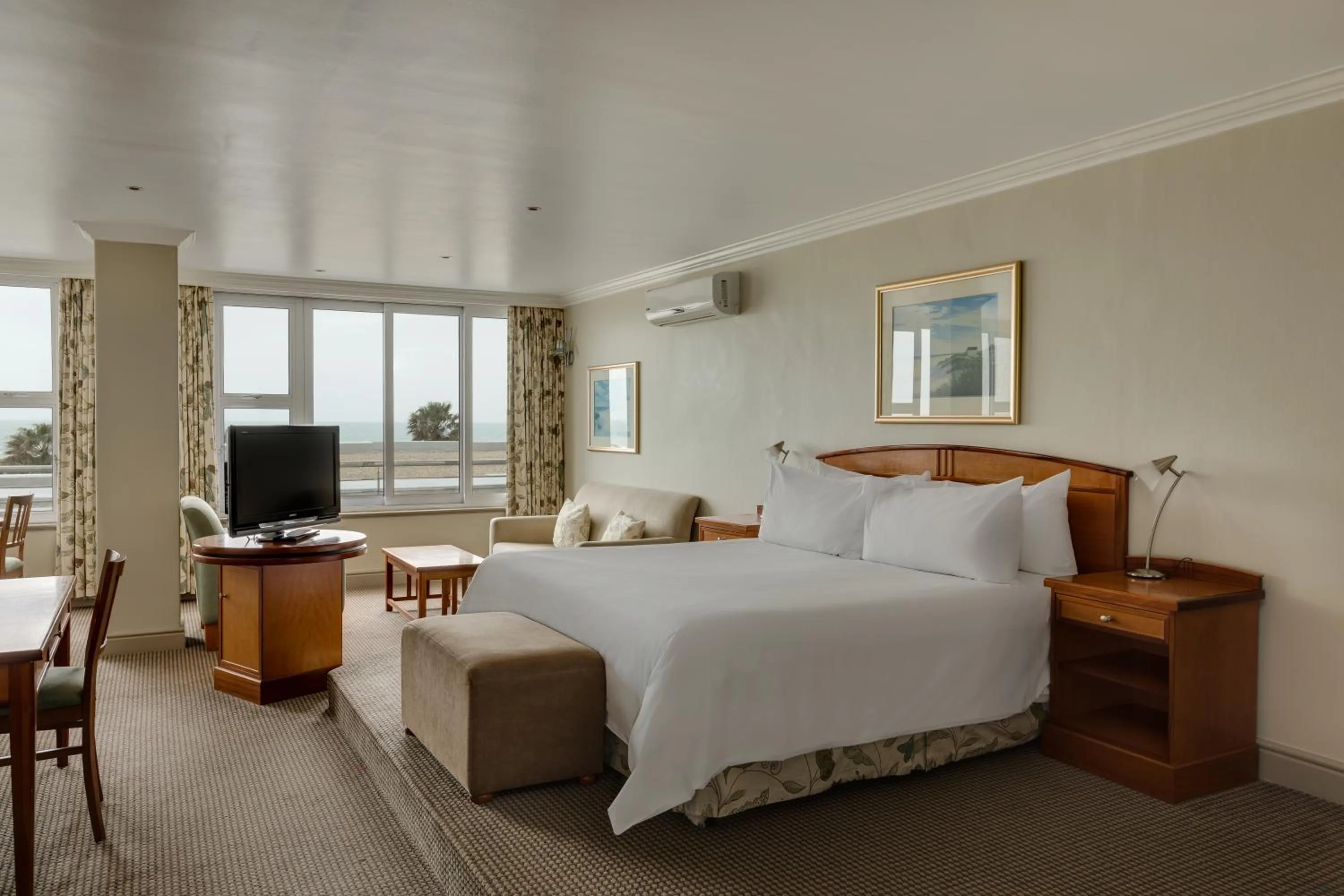 Bedroom, Bed in Southern Sun The Marine