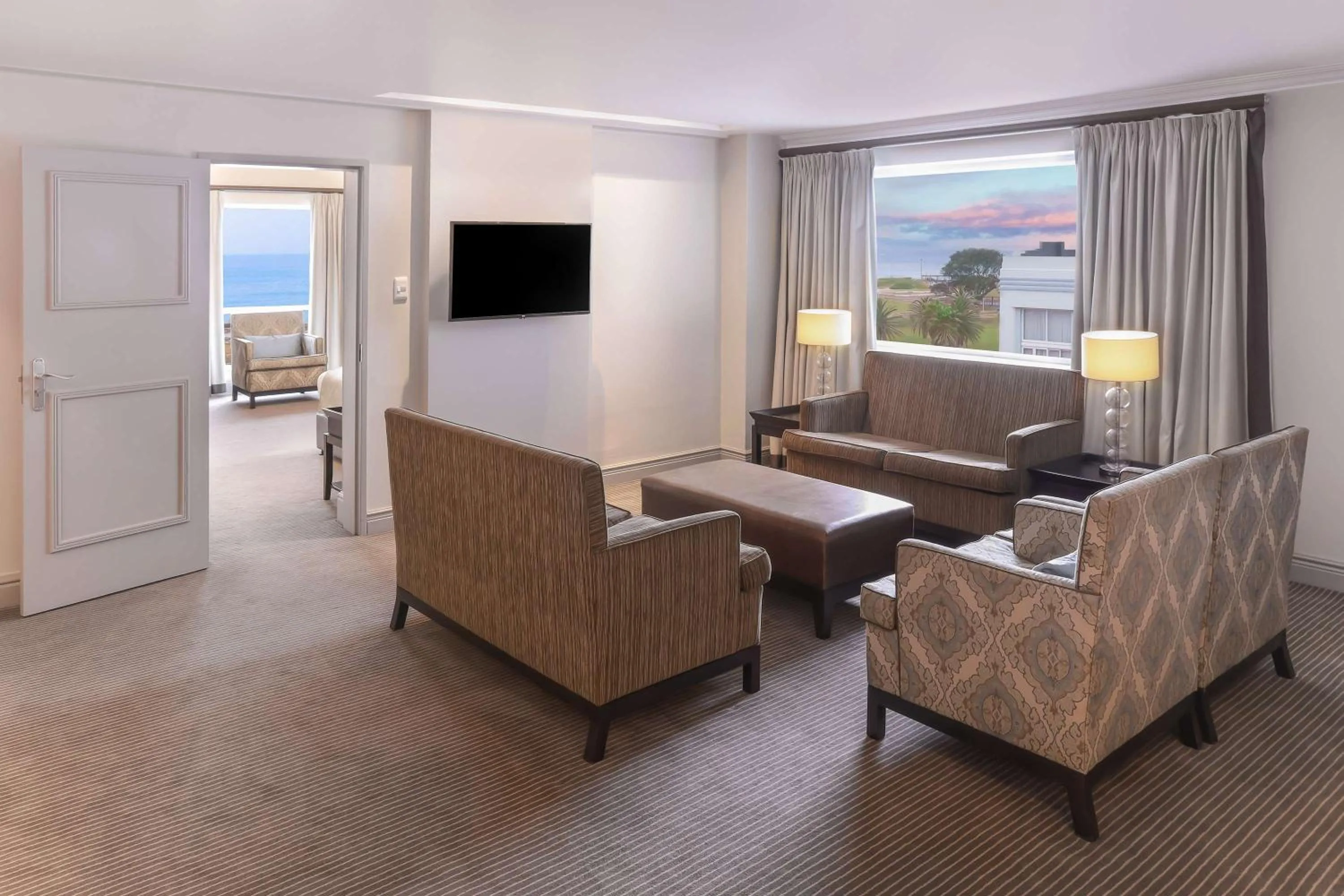 Photo of the whole room in Southern Sun The Marine