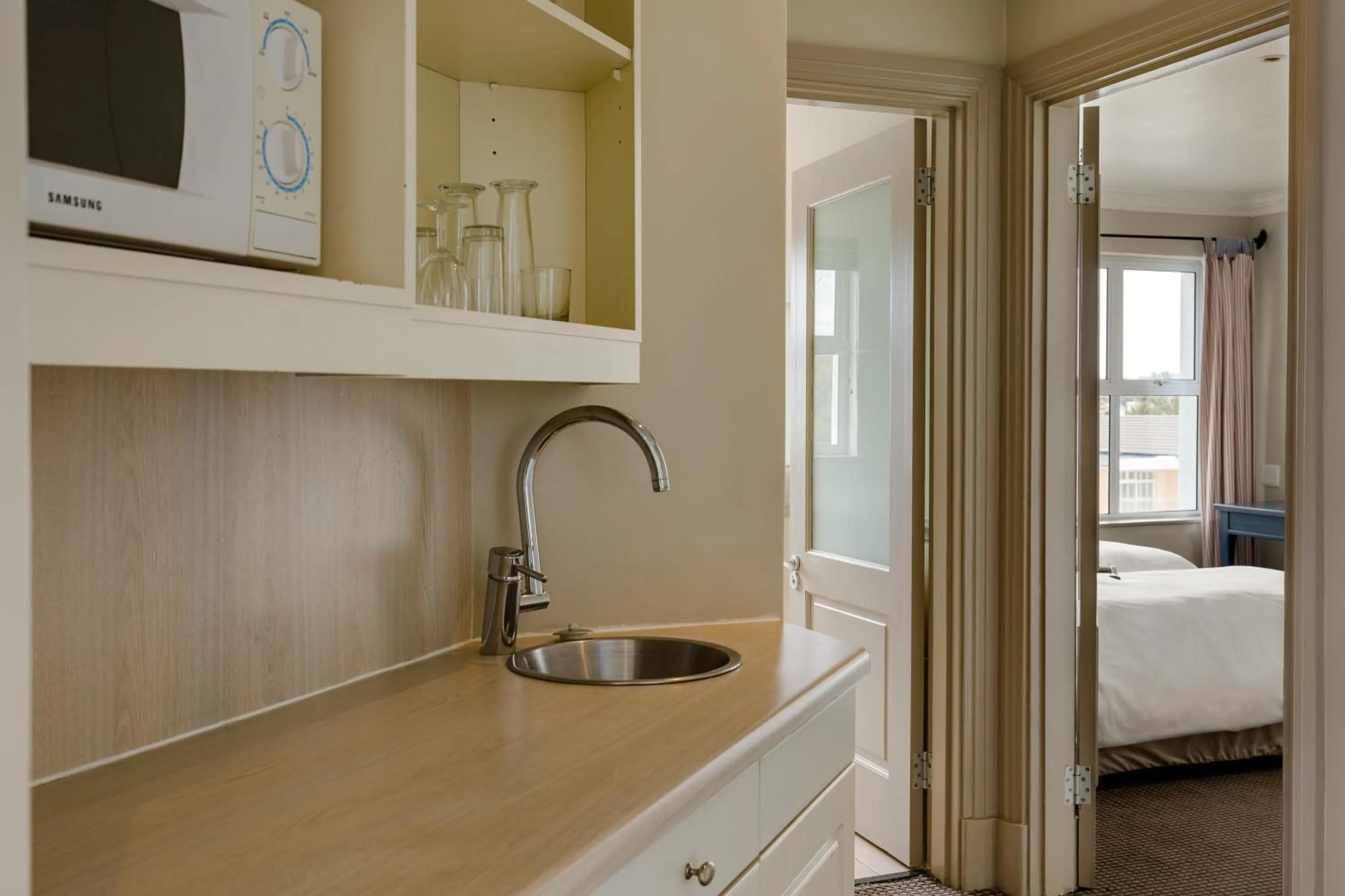 Kitchen or kitchenette, Bed in Southern Sun The Marine