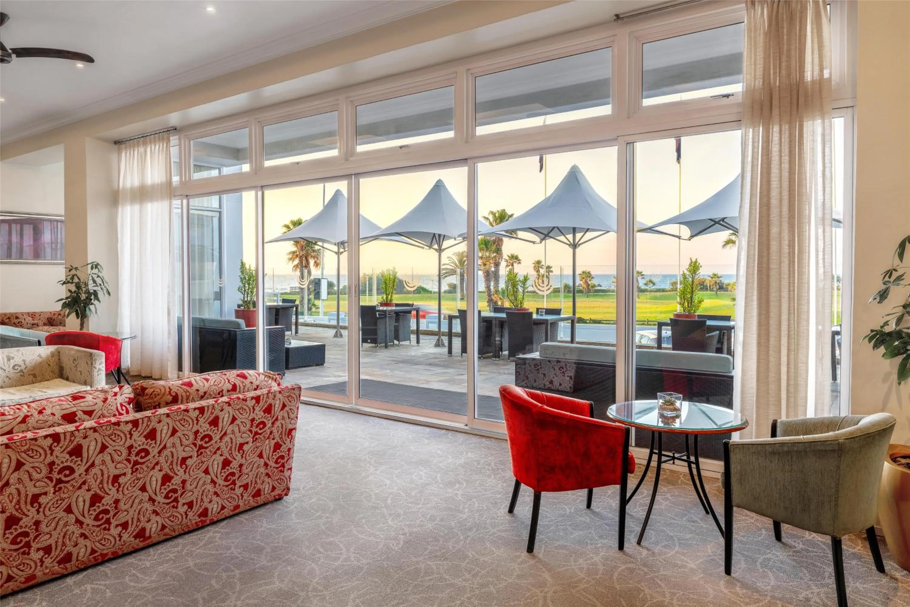 Lounge or bar in Southern Sun The Marine