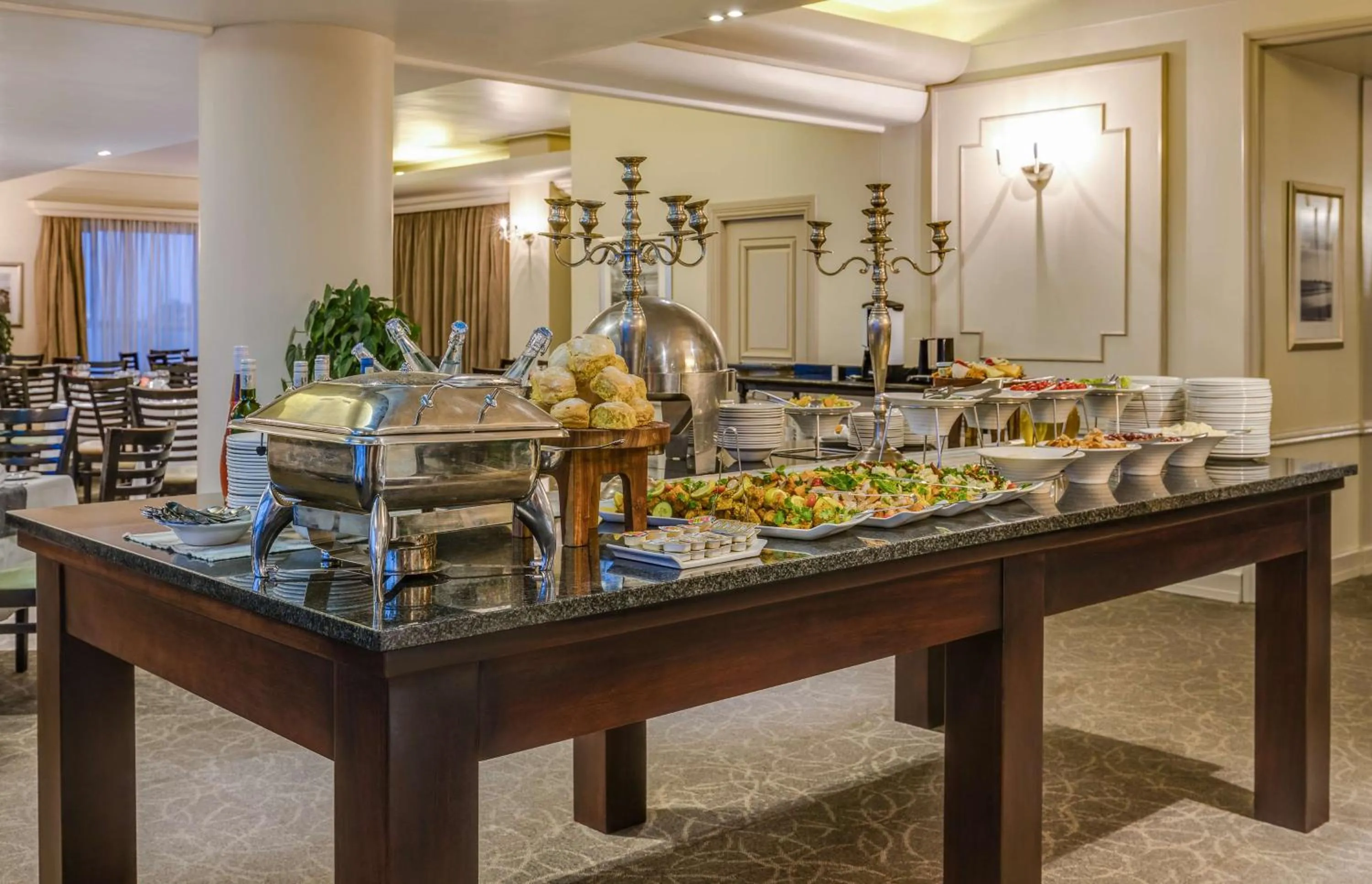 Restaurant/places to eat in Southern Sun The Marine