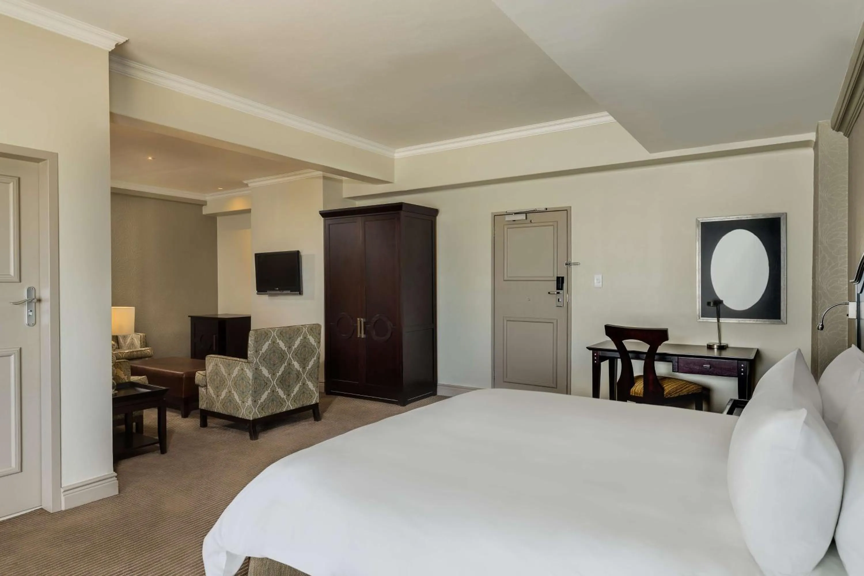 Photo of the whole room, Bed in Southern Sun The Marine