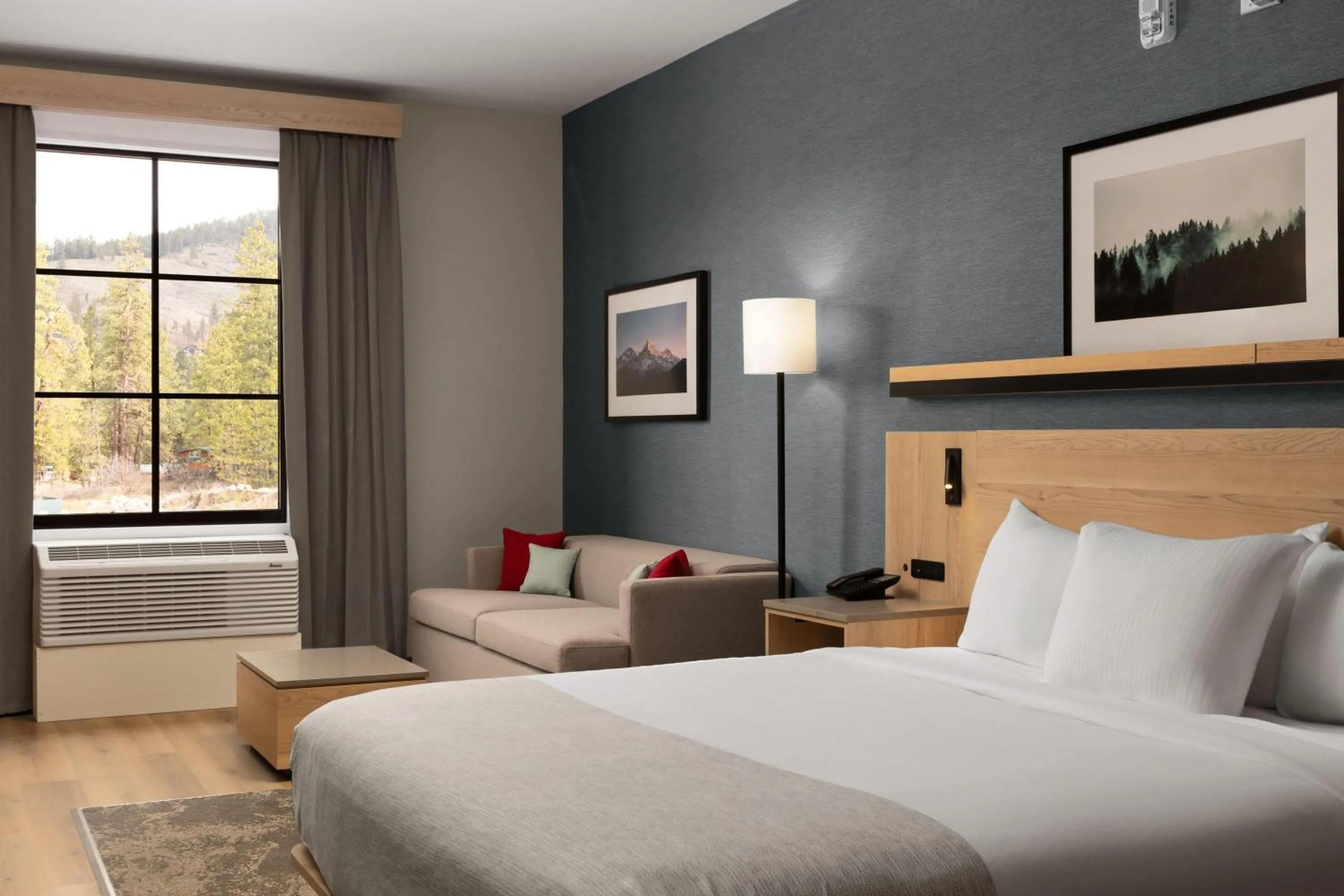 Photo of the whole room, Bed in Hawthorn Extended Stay by Wyndham Leavenworth