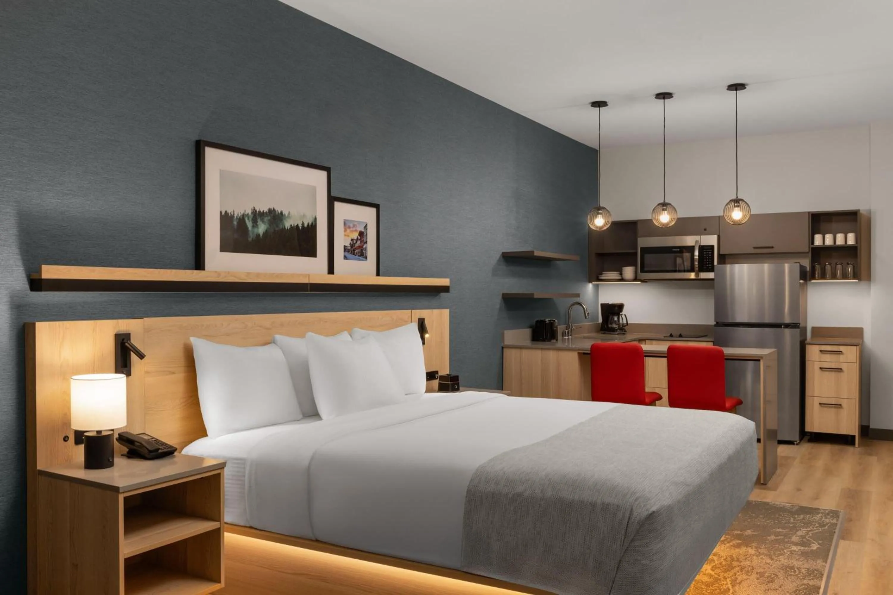 Photo of the whole room, Bed in Hawthorn Extended Stay by Wyndham Leavenworth
