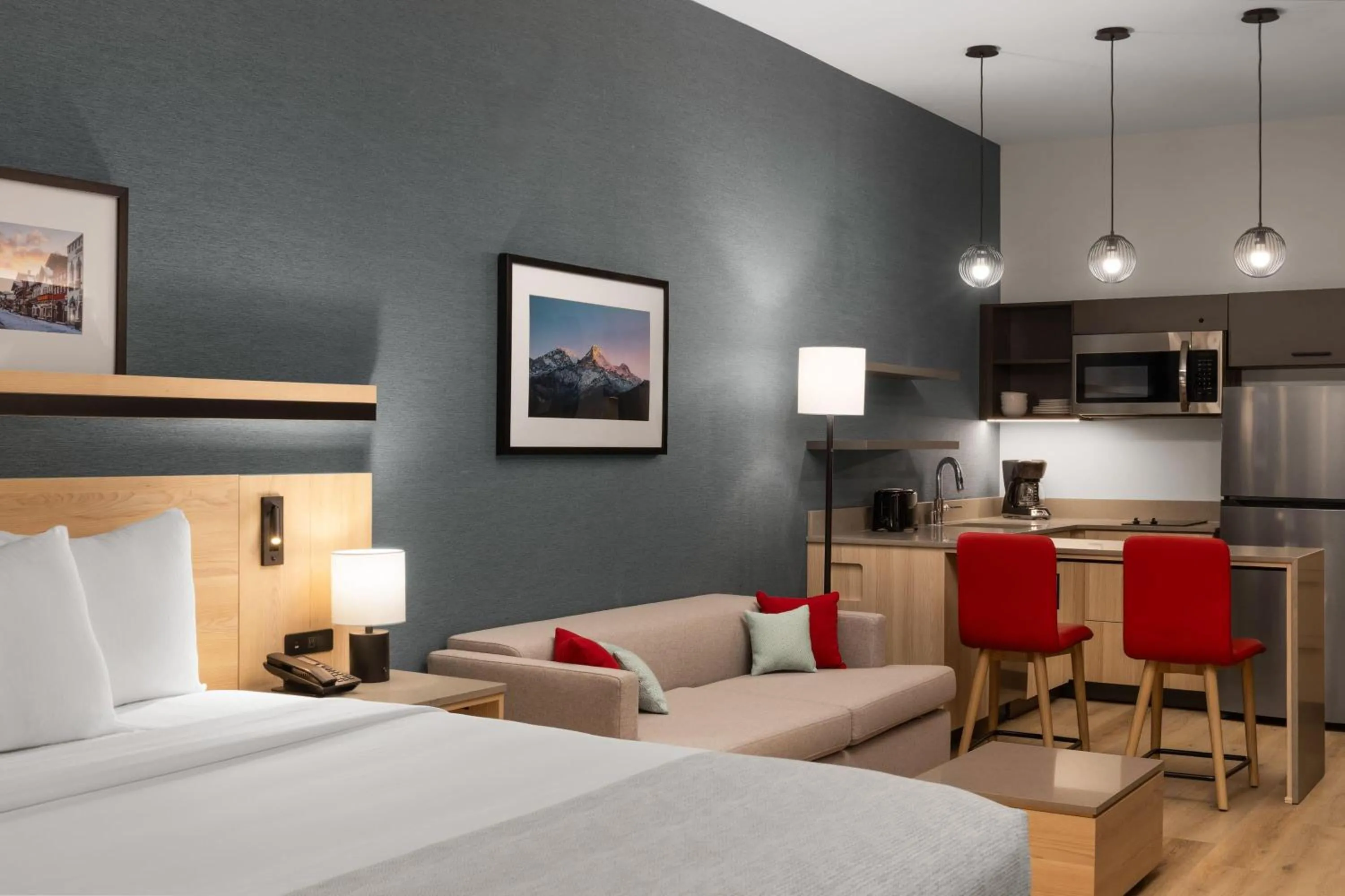Photo of the whole room, Bed in Hawthorn Extended Stay by Wyndham Leavenworth